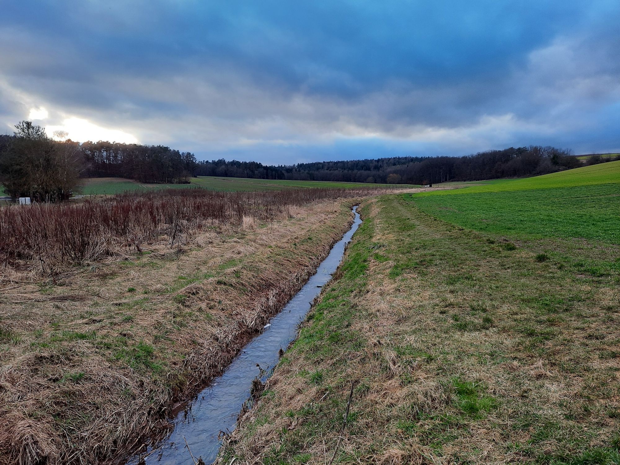 unser Wanderweg führt uns oft entlang solcher Rinnsale