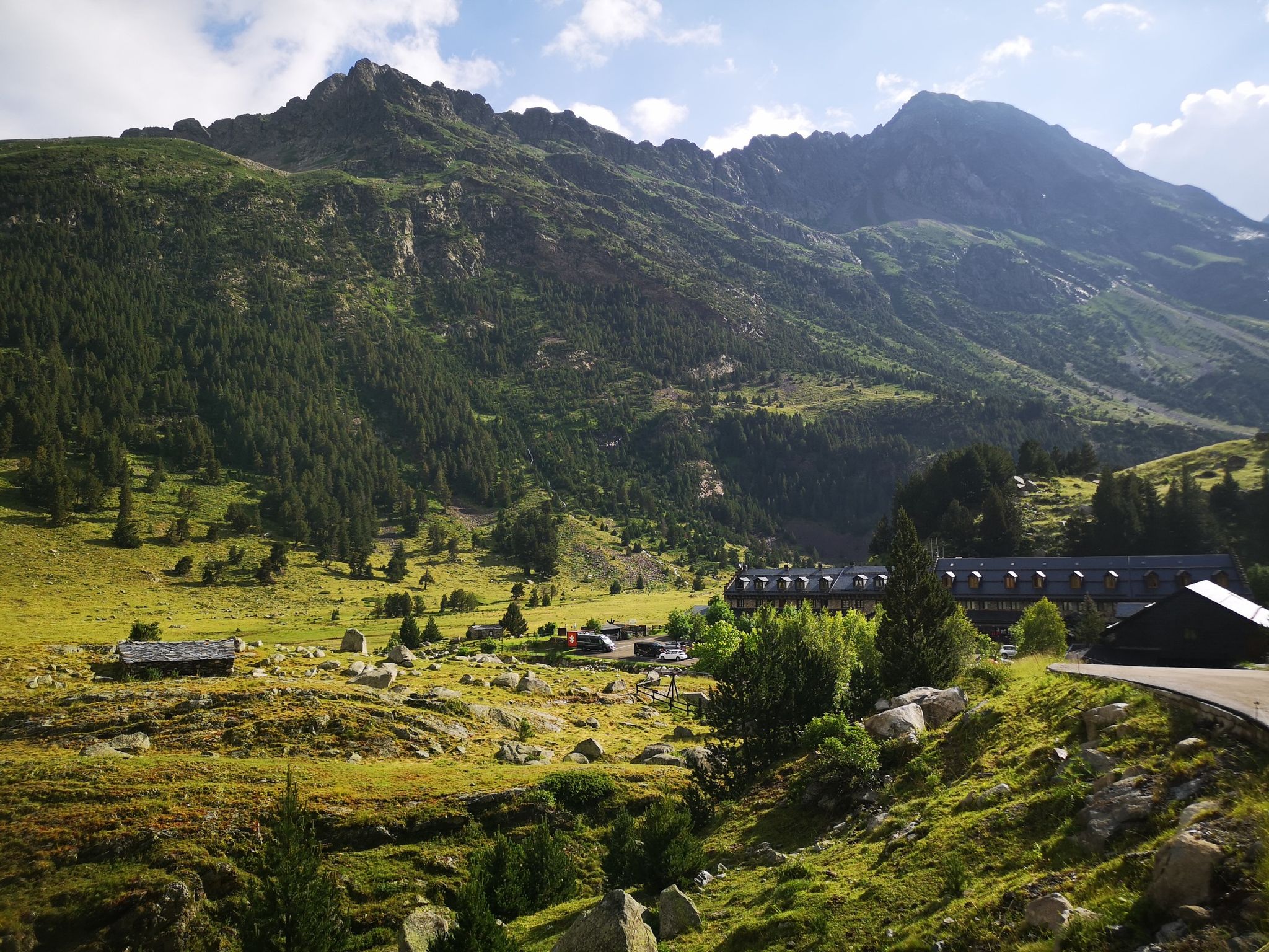 Hospital de Benasque (heute Hotel mit 55 Zimmern mit Spa und dem Langlauf- und Bergskigebiet Llanos del Hospital)