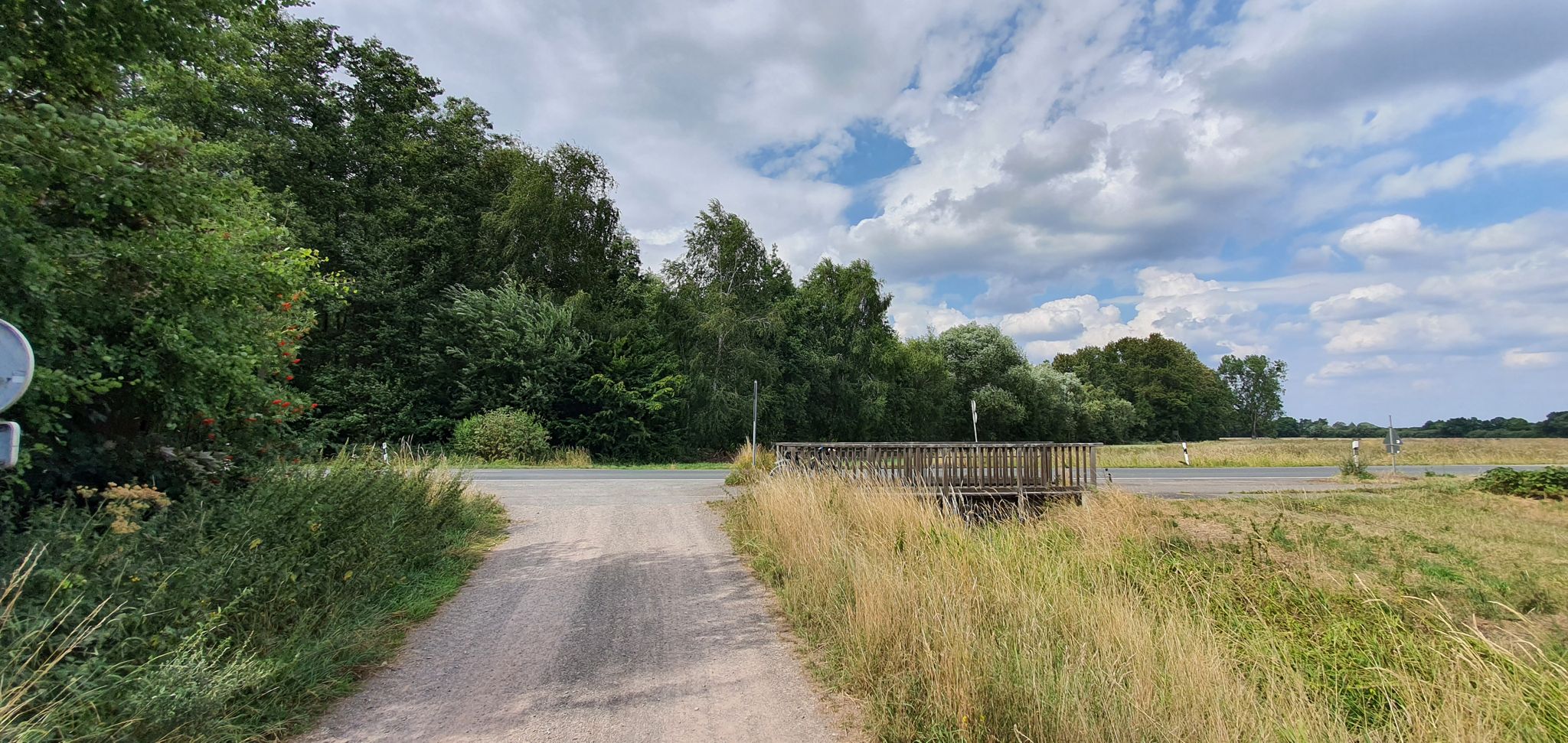 B 244 - weiter rechts auf Fahrradweg fahren