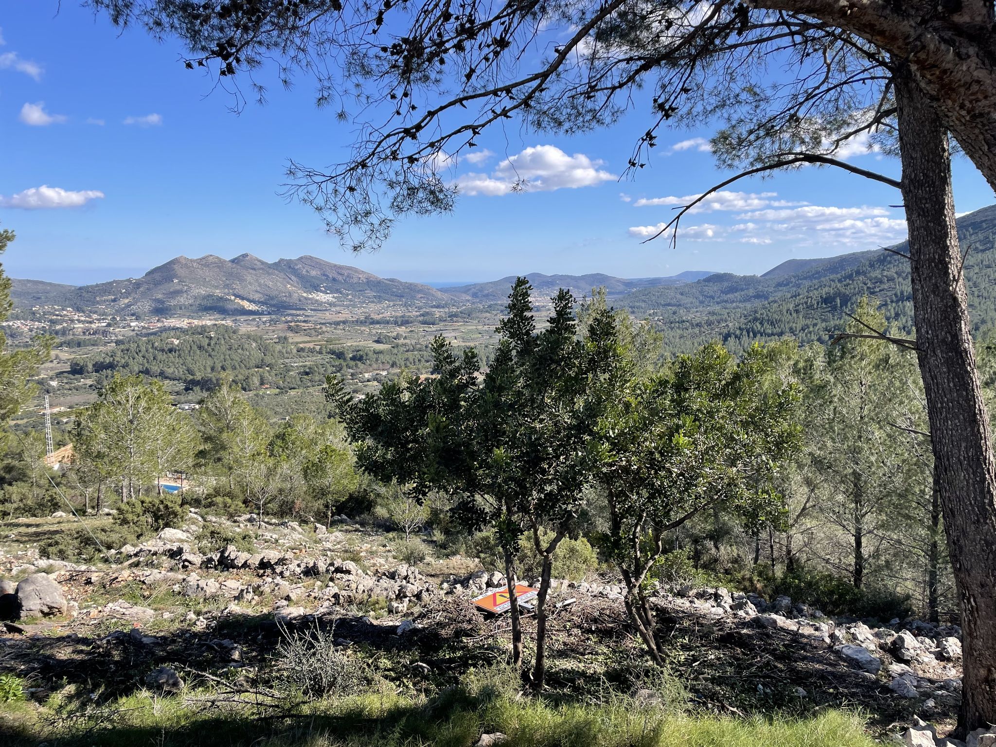 Halfway down the descent of the Coll de Rates, there’s also a beautiful viewpoint.