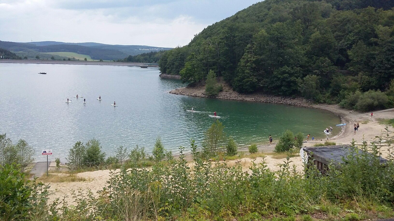 Badestrand neben dem Yachtclub Attendorn in der Waldenburger Bucht