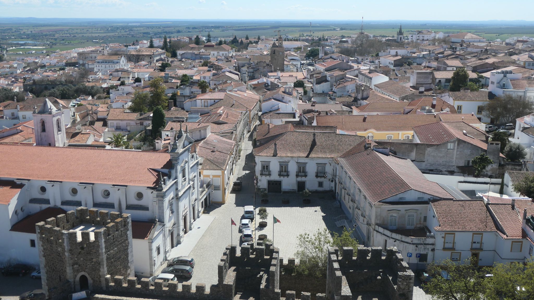 Ausblick von der Burg in Beja (Kathedrale links im Bild)