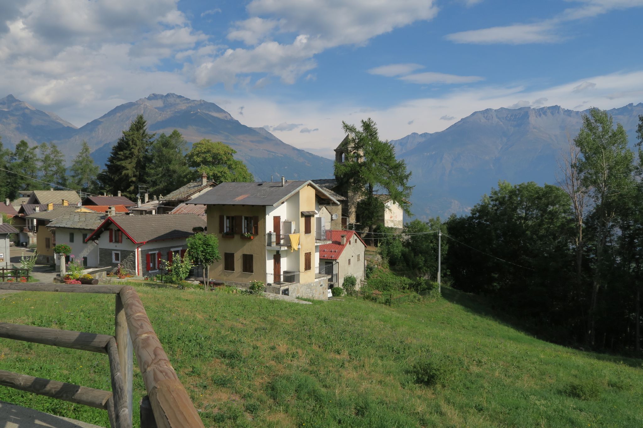 Panorama col massiccio del Niblè sullo sfondo
