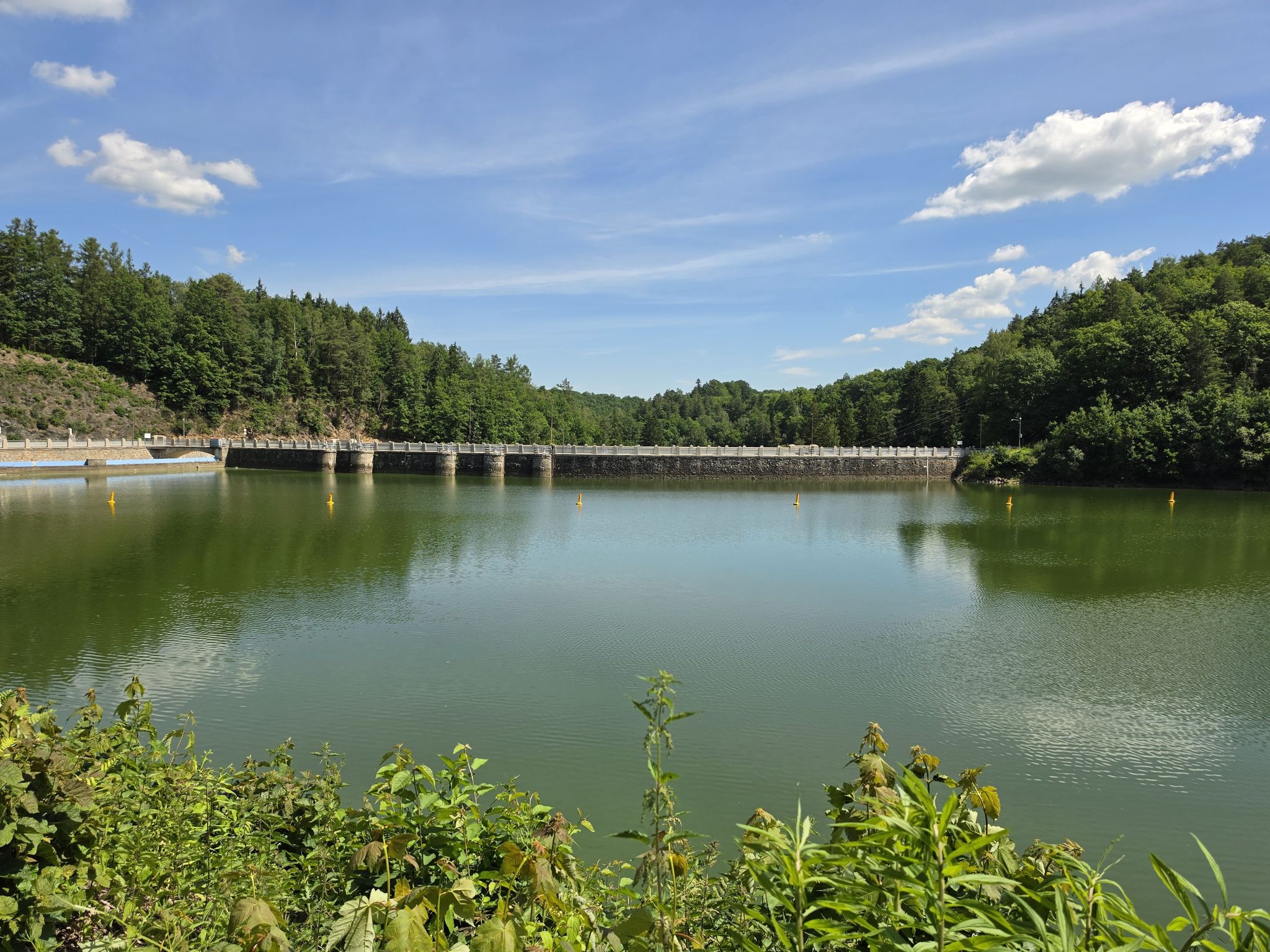 Blick zur Staumauer