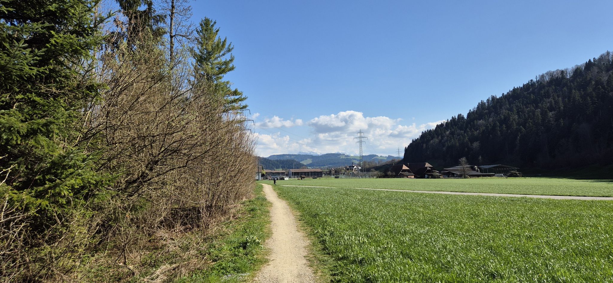 Schachenweg der Emmen entlang.