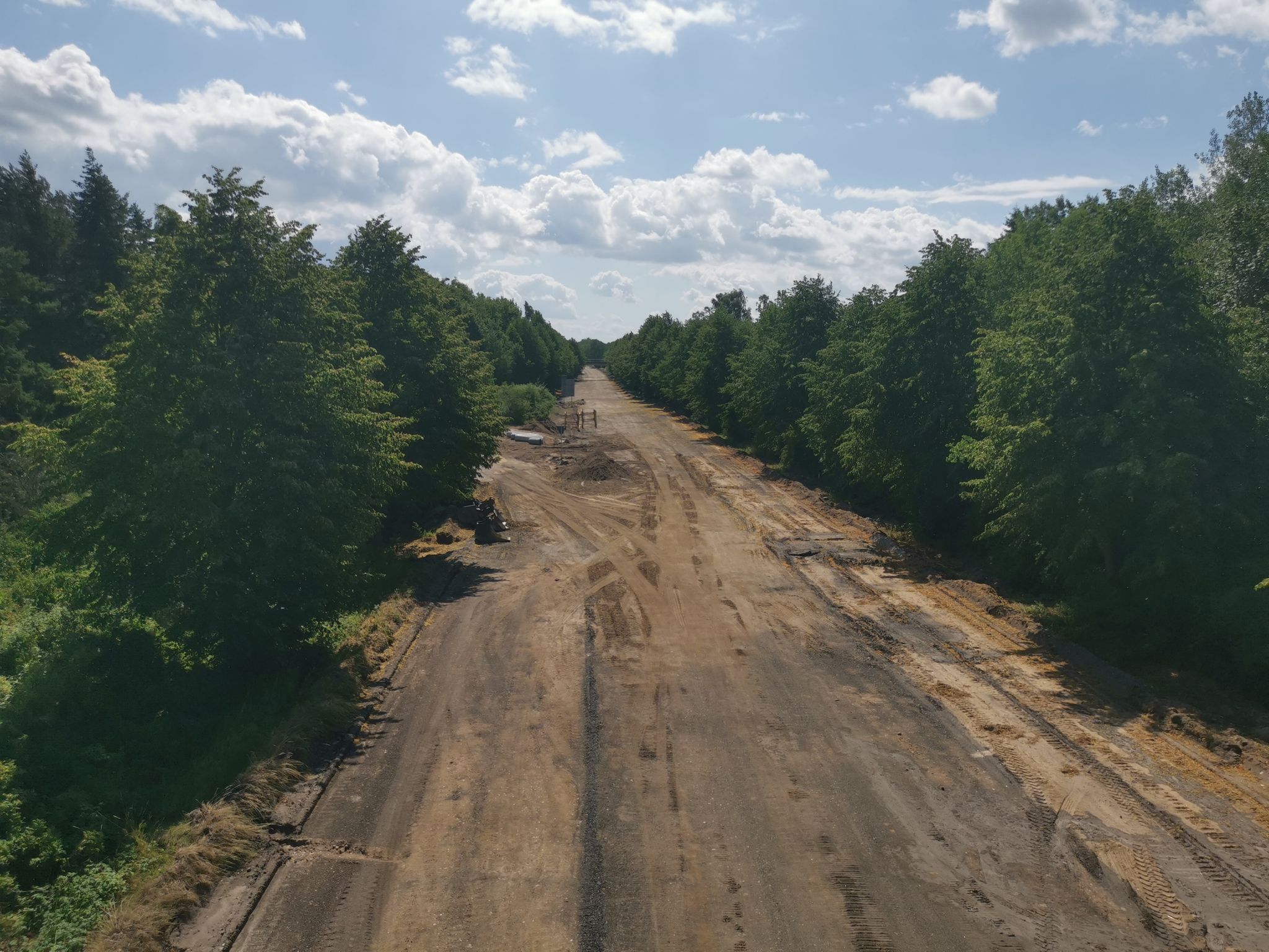 Rätsel: Schneiße durch den Wald 🌲🌳 oder Sanierung einer Bundesstraße 🛣️