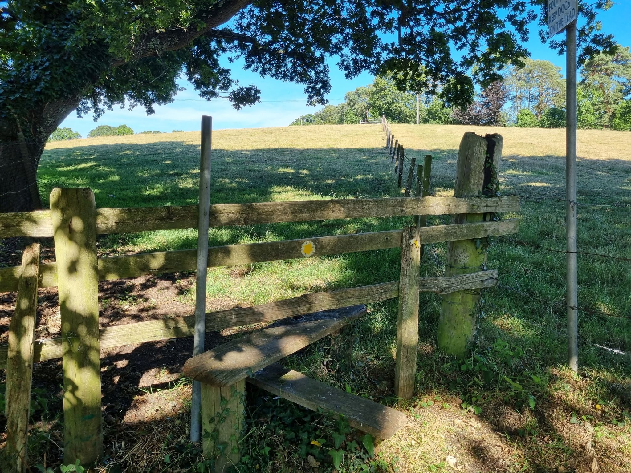 Rechts den Berg hoch