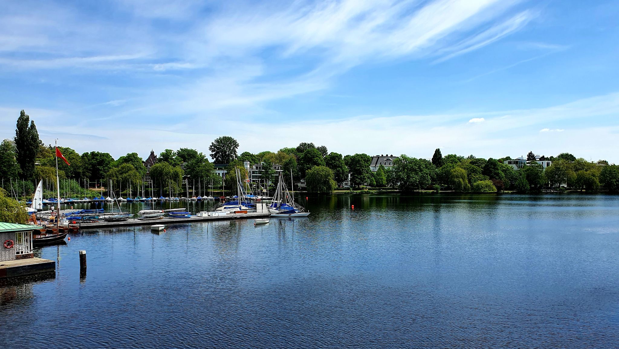 Blick von Krugkoppelbrücke auf die Alster