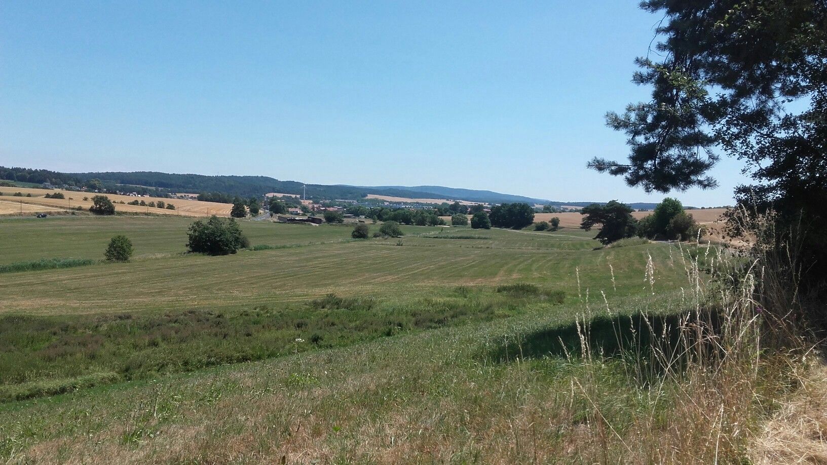 Schöne Aussicht über das Werra Suhlbach Tal