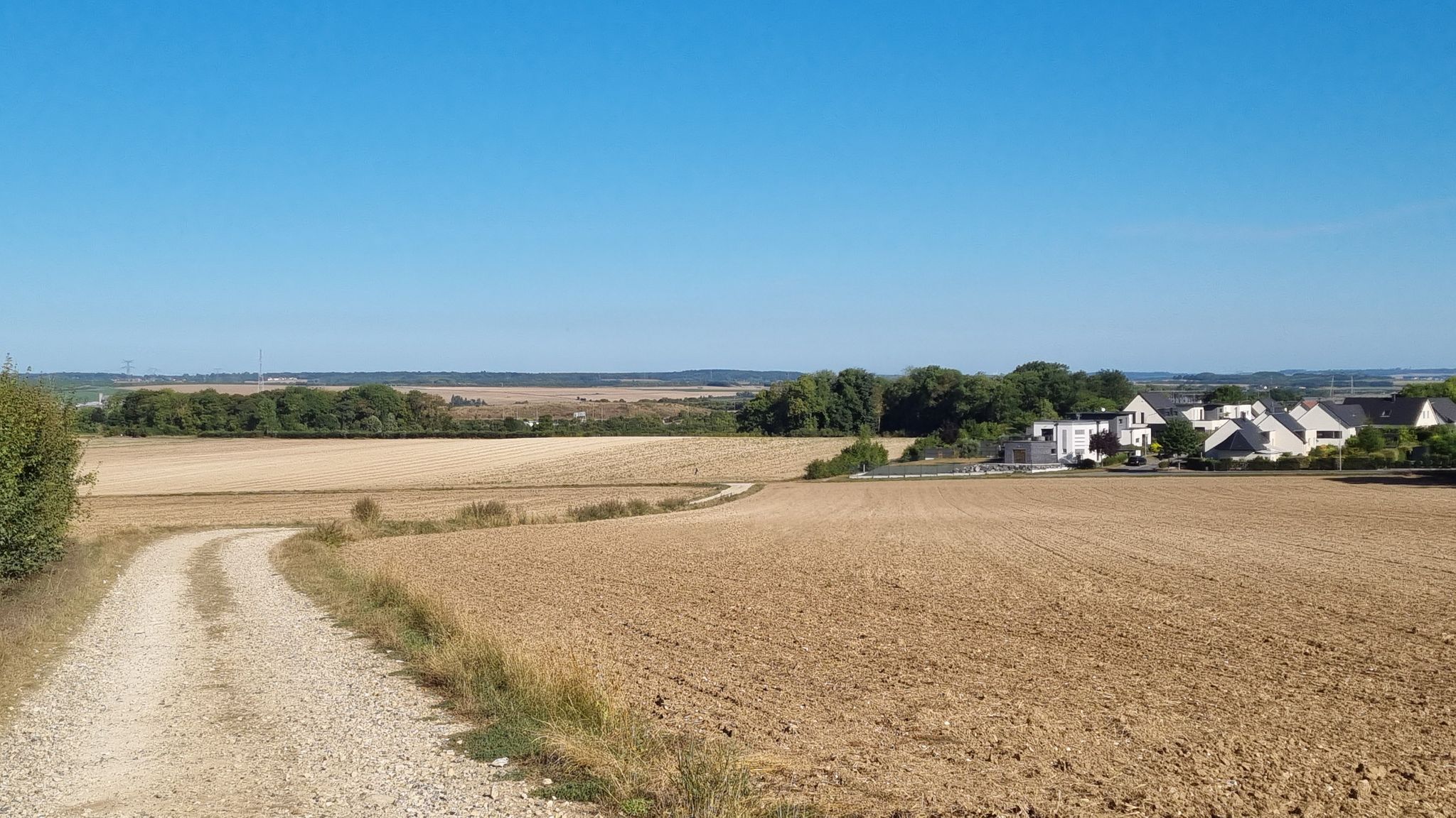 Longue remontée caillouteuse pour contourner Dury / Long stony climb to bypass Dury