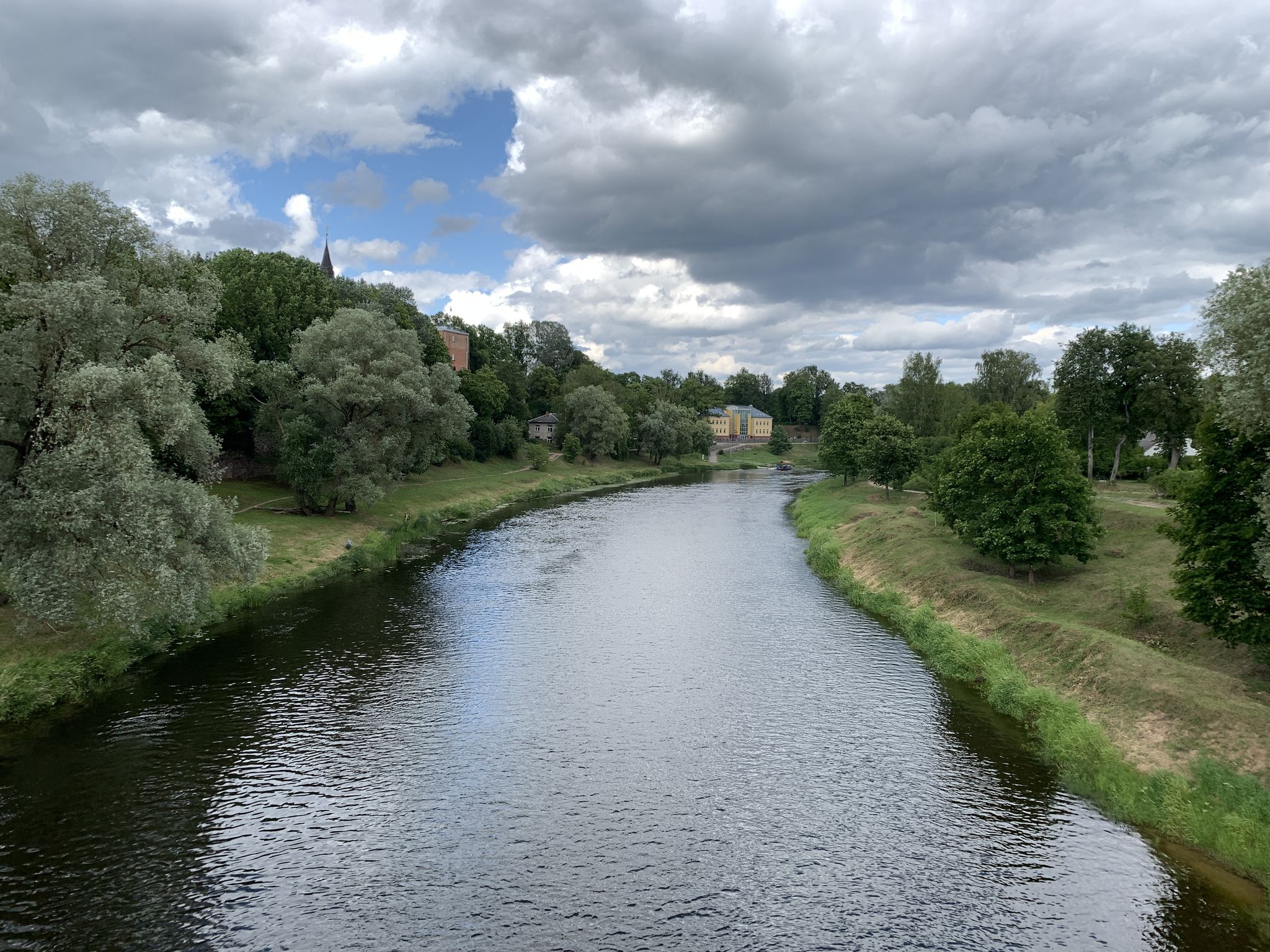 Der Fluss Gauja in Valmiera