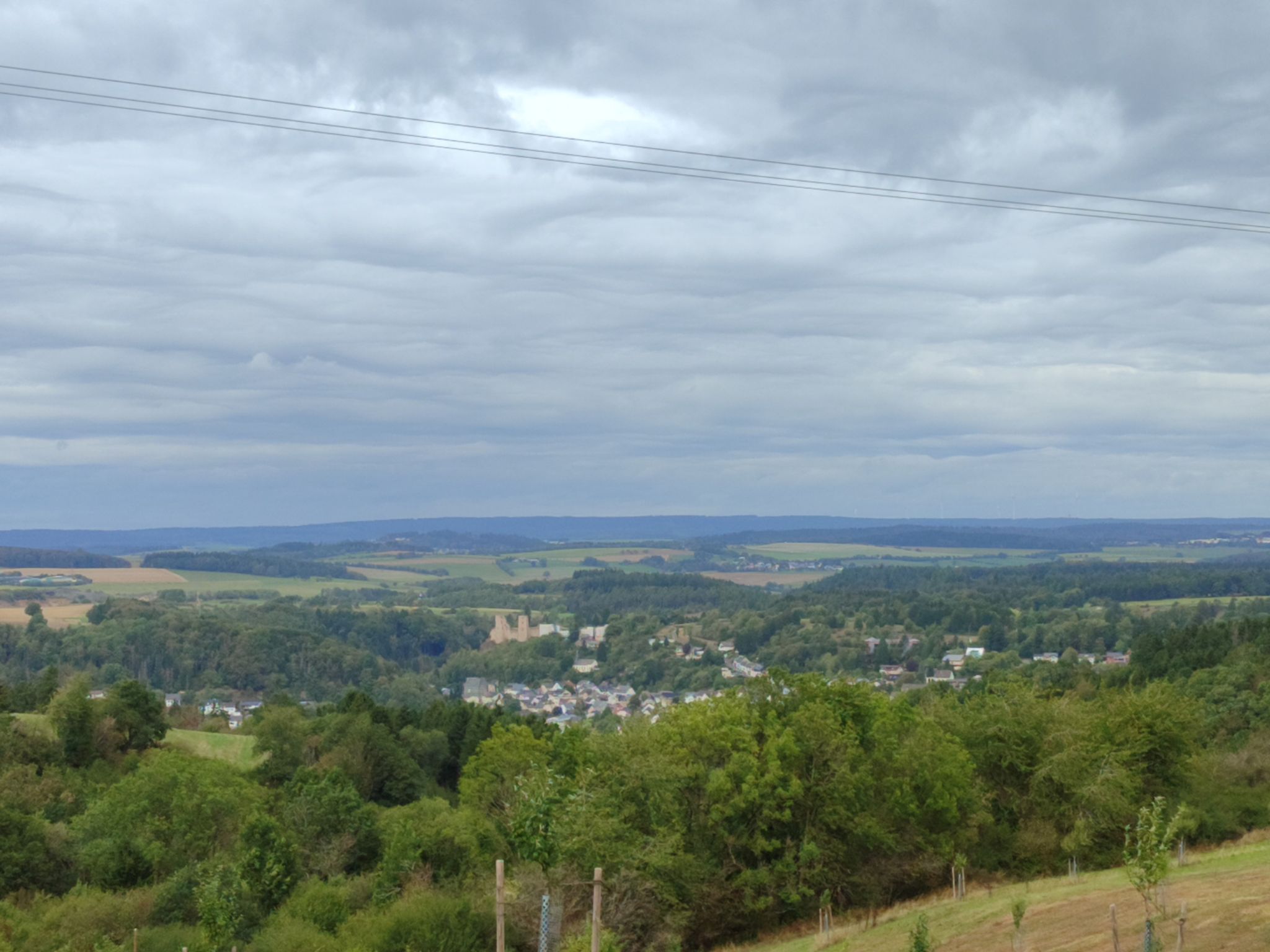 Blick auf Schönecken und die Burgruine 