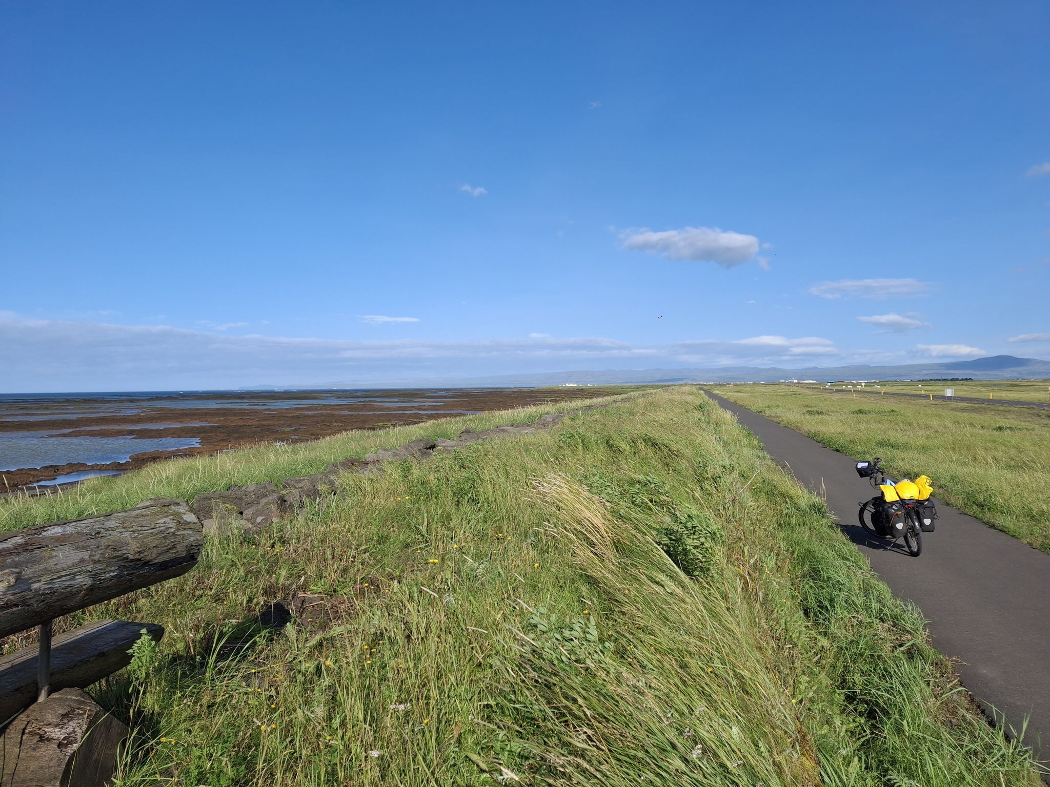 stukje fietspad langs de zee