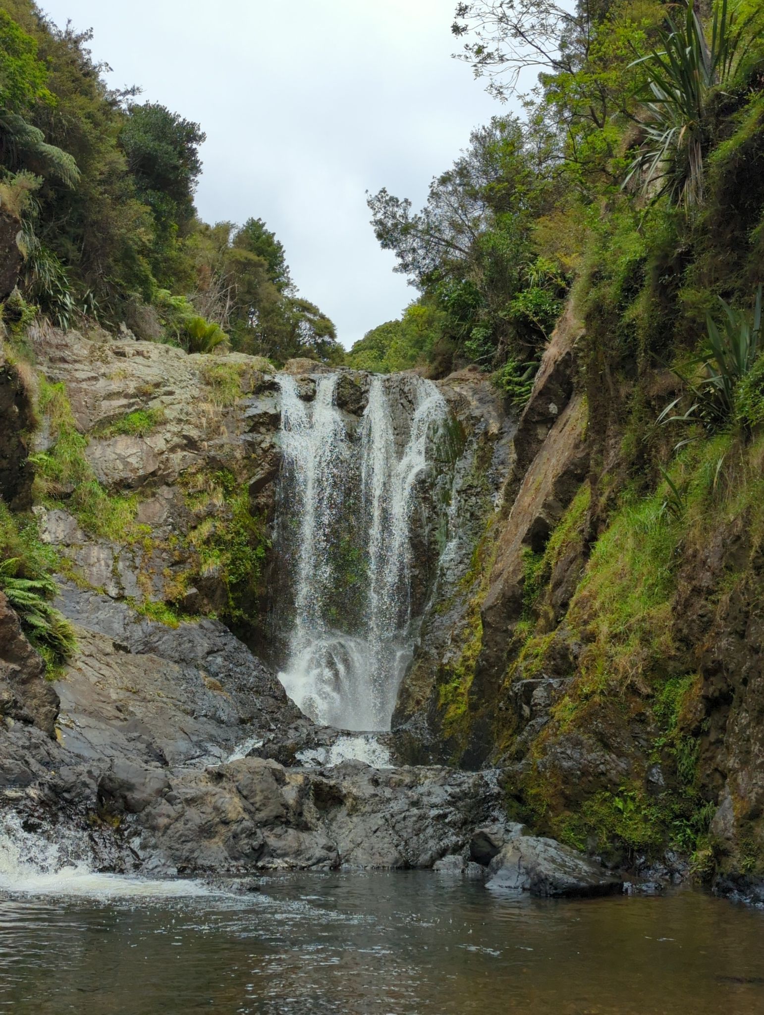 Da ist er, der Wasserfall 😀