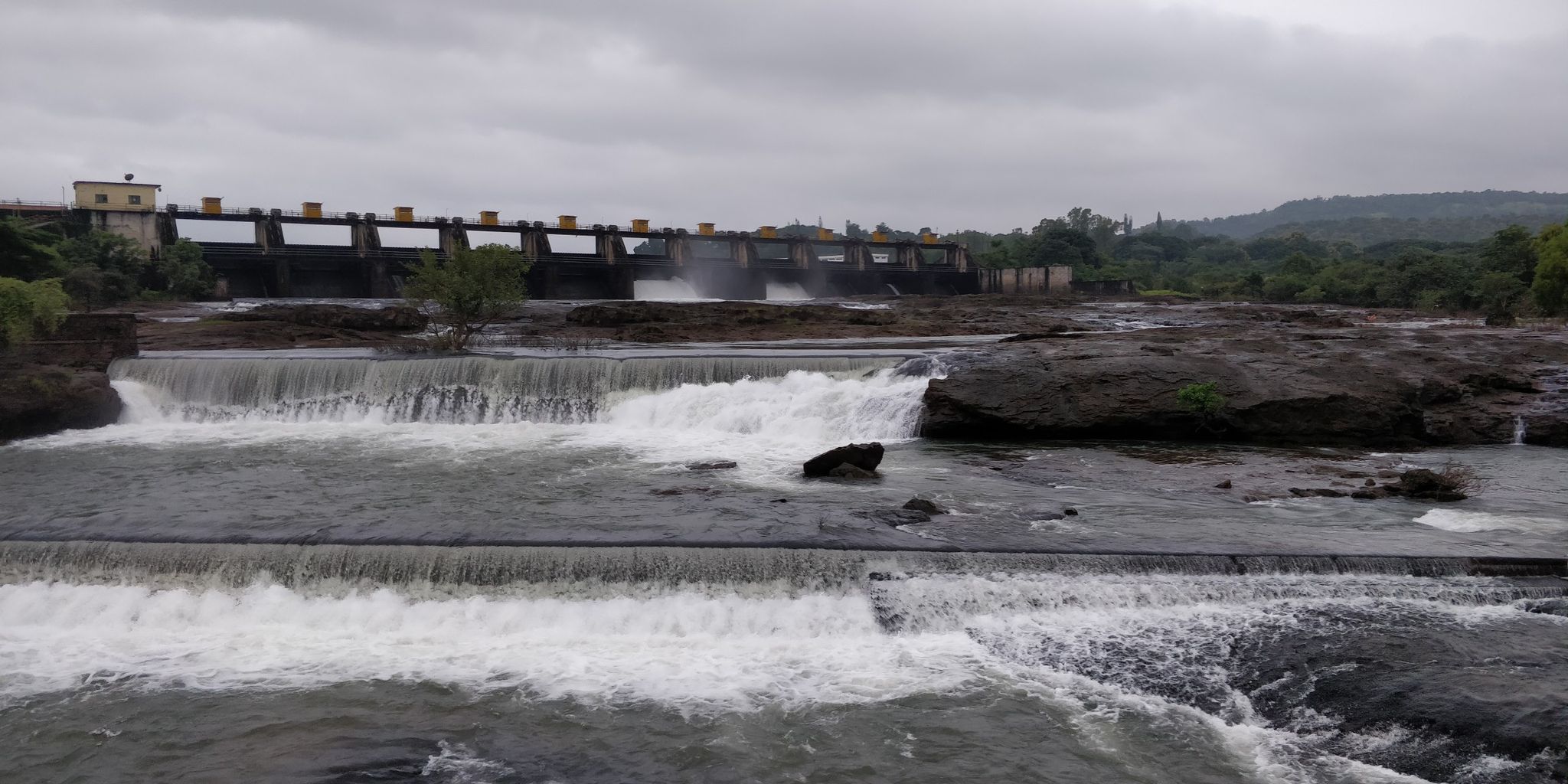 khadakwSla dam