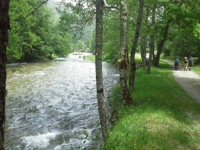 Ariege mit Brücke