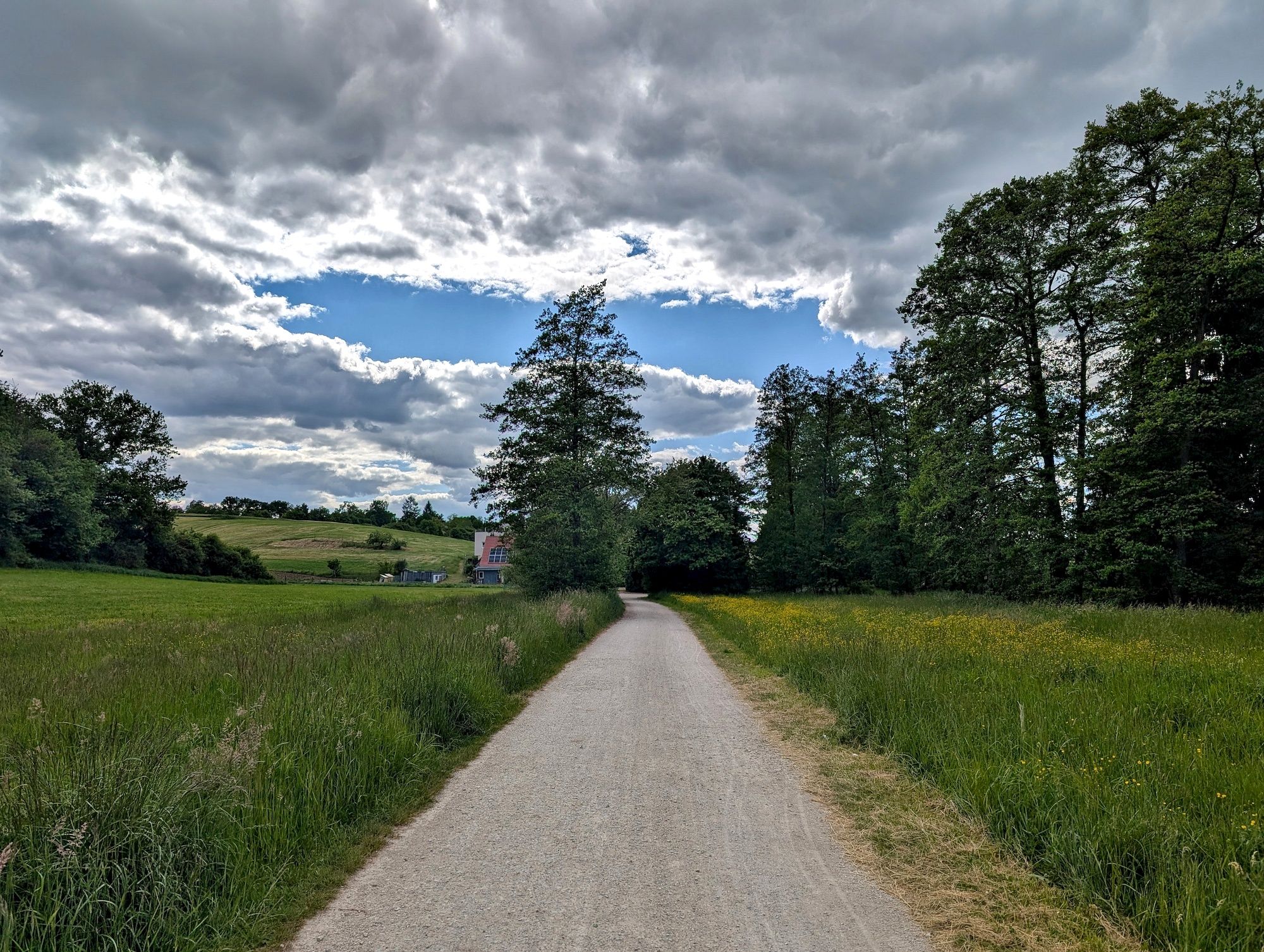 Dramatische Wolken im Aurachtal bei Walsdorf