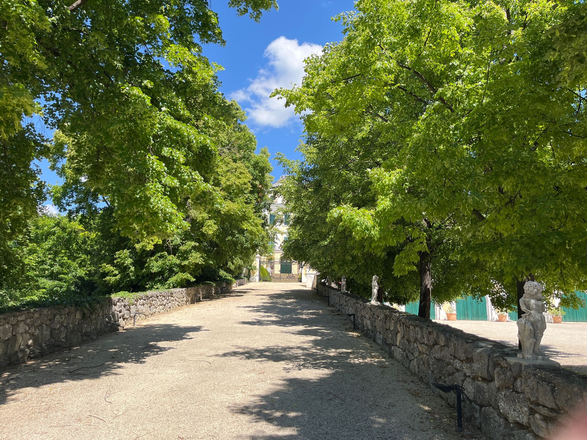 vor dem Schloss