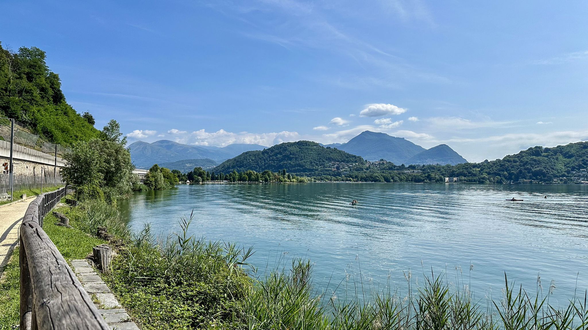 ...ab Magliaso auf gemütlichem Radweg am Luganersee entlang...