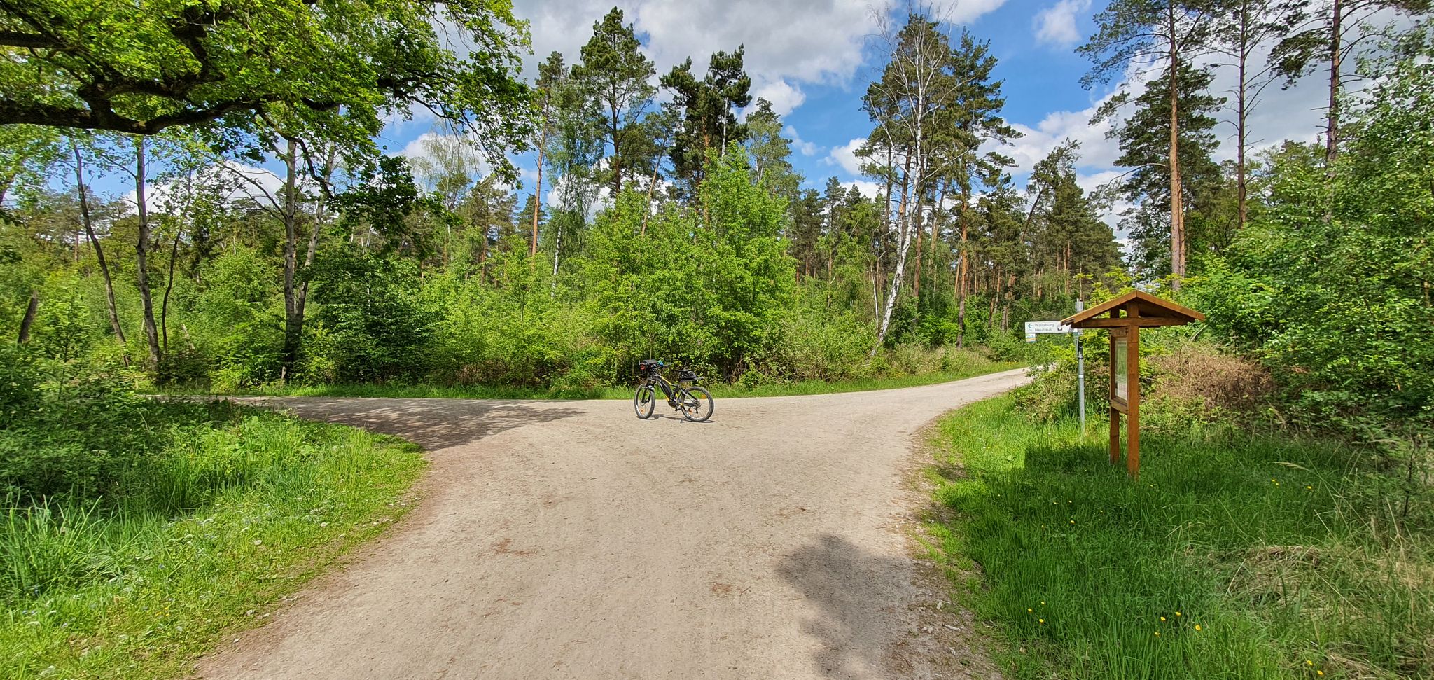 Wegkreuzung Richtung Neuhaus fahren