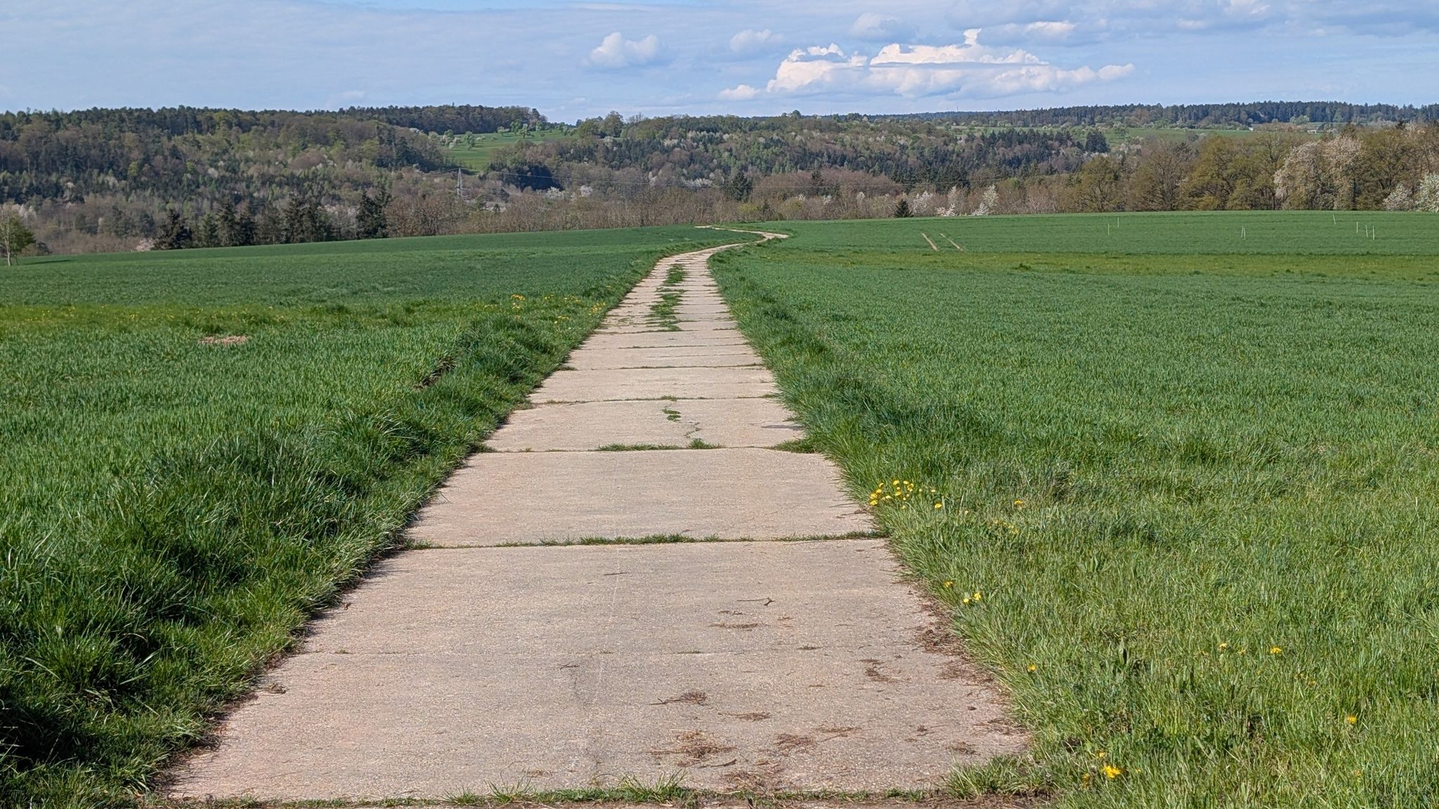 auf Betonplatten geht es zurück