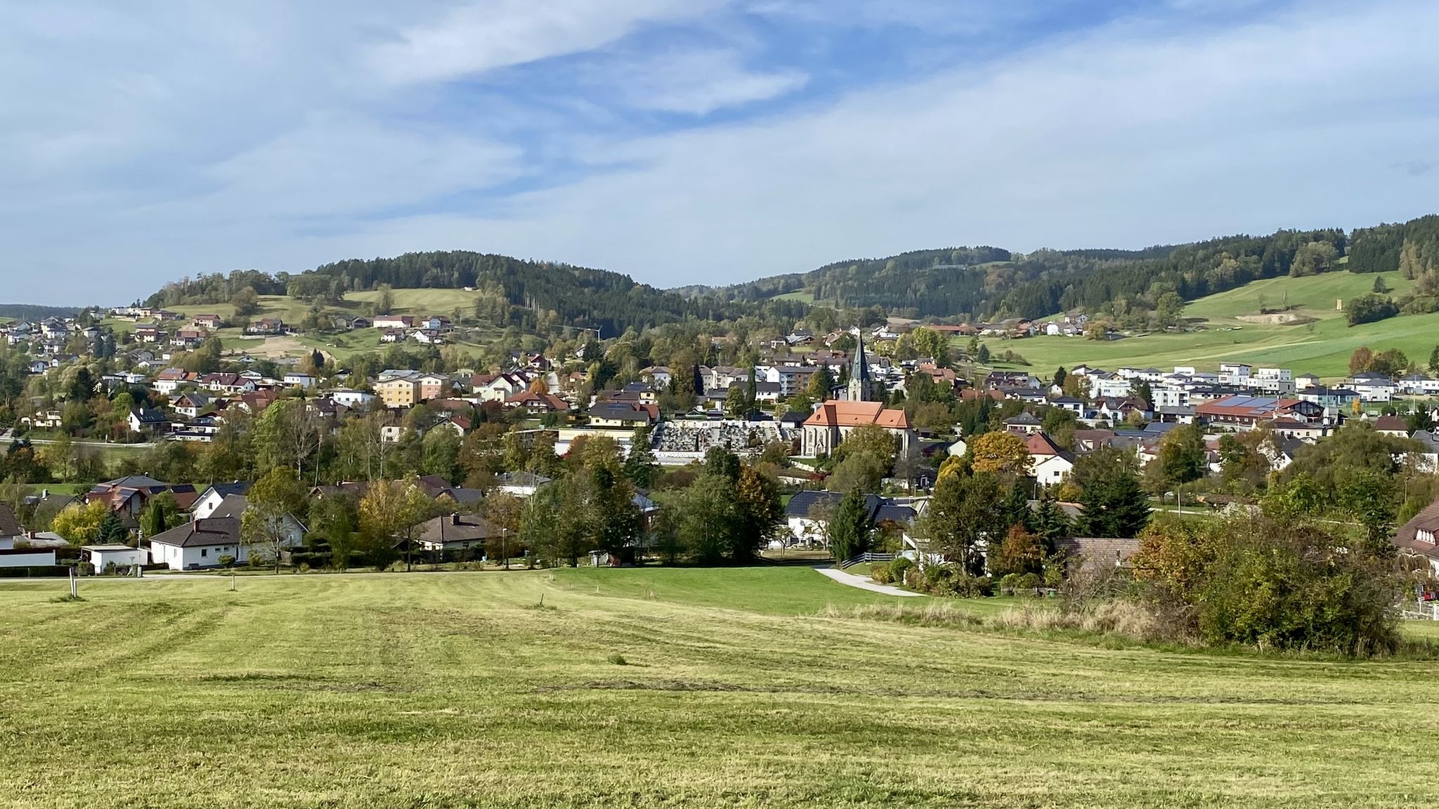 in der Senke hinter der Kirche geht´s weiter