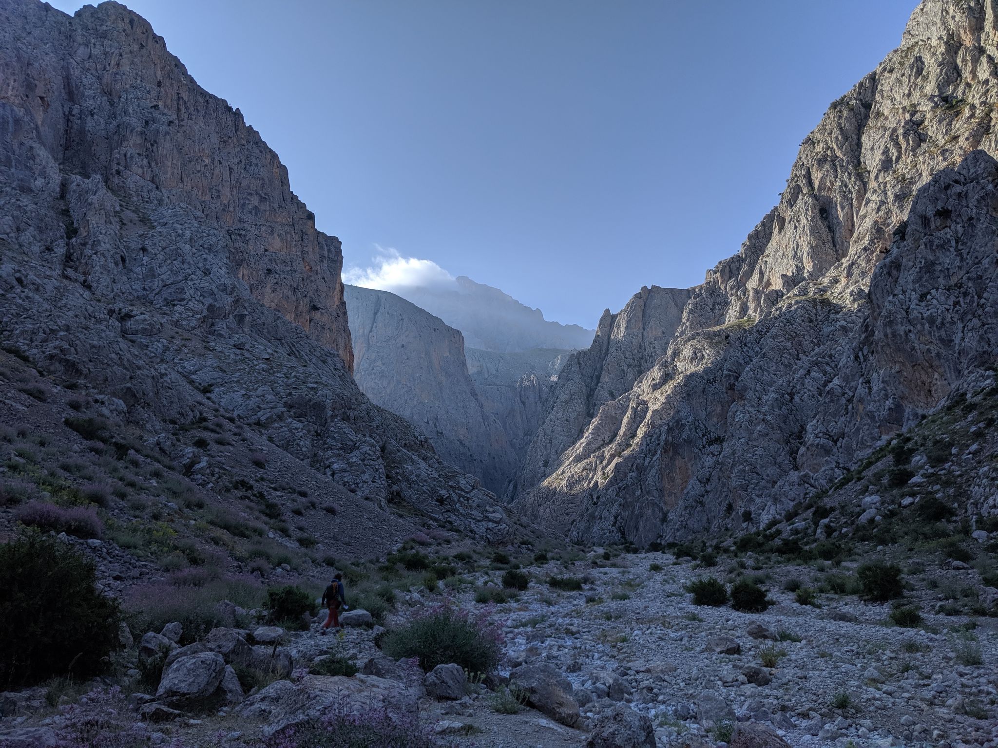 The entrance to Cimbar valley - Chant du Muezzin goes up the ridge on the left