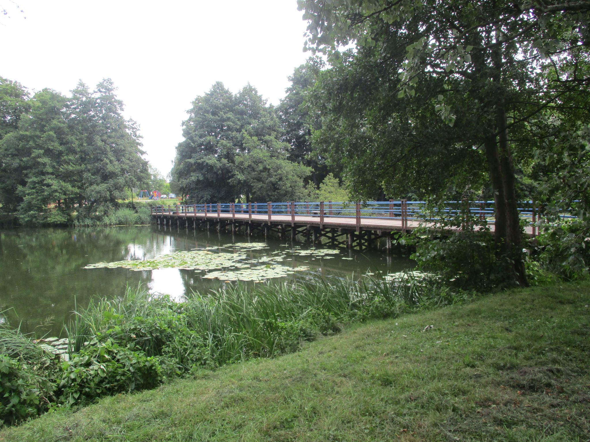 Brücke über den Lipowo-See in Debno
