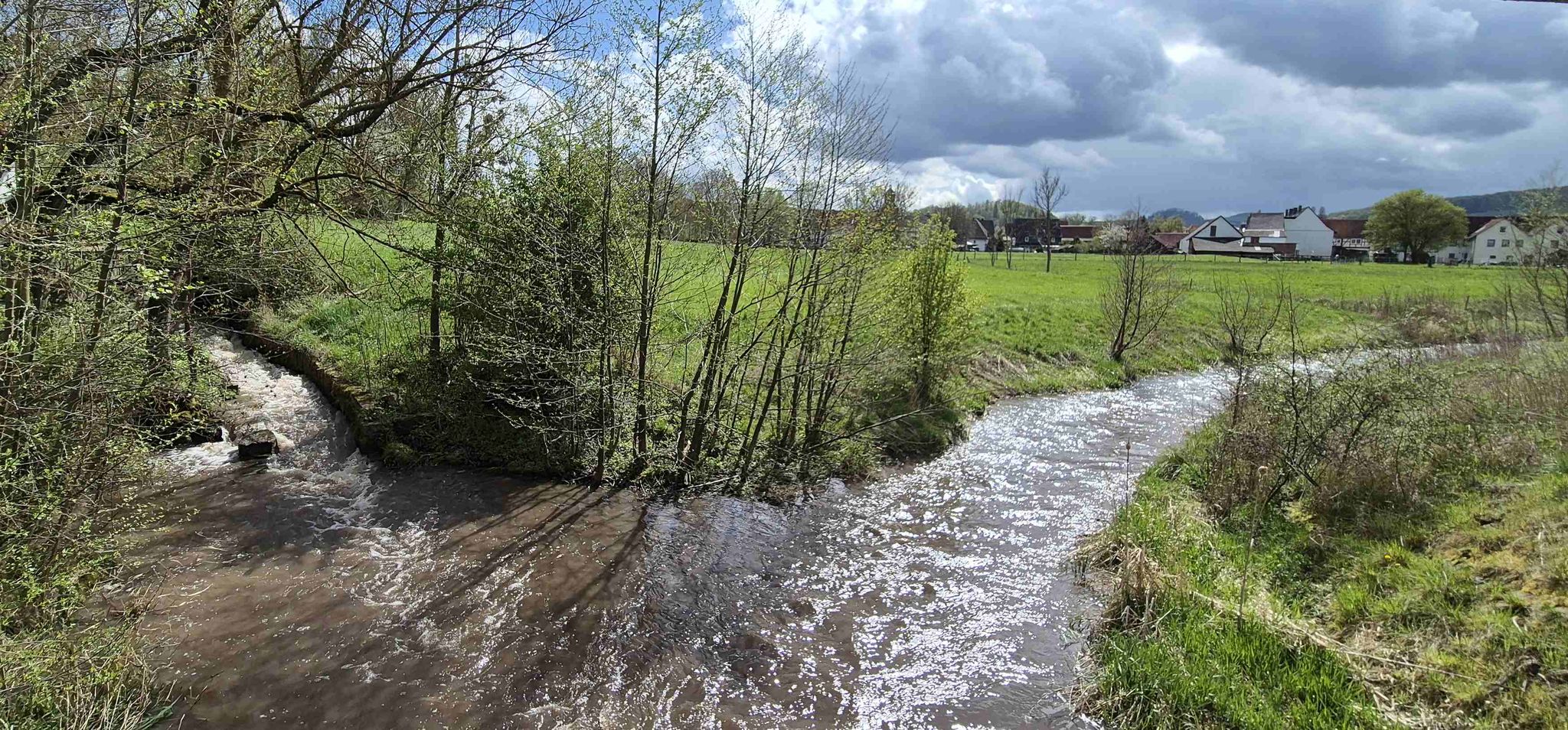 Zusammenfluss von Nebelbeeke (li.) und Warme (re.) bei Obermeiser