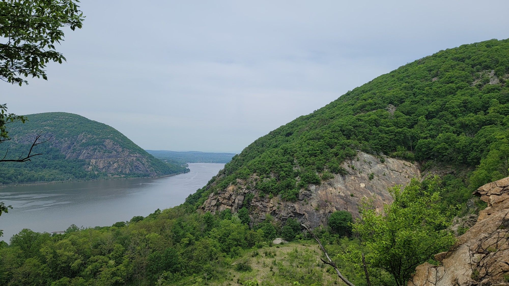 Wide river between two green, rocky mountains under a cloudy sky. - Nelsonville Trail – Railway Station Cold Spring loop from Cold Spring