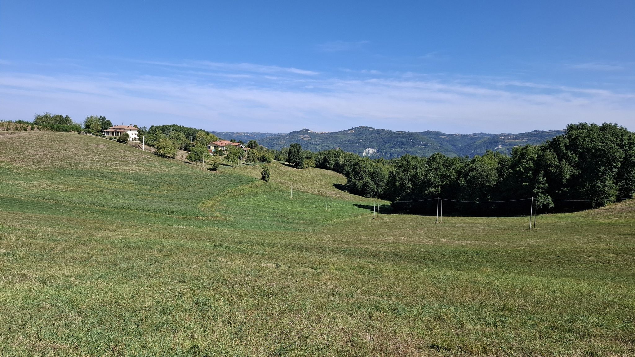 Bella vista sulle colline e sullo sfondo Murazzano.