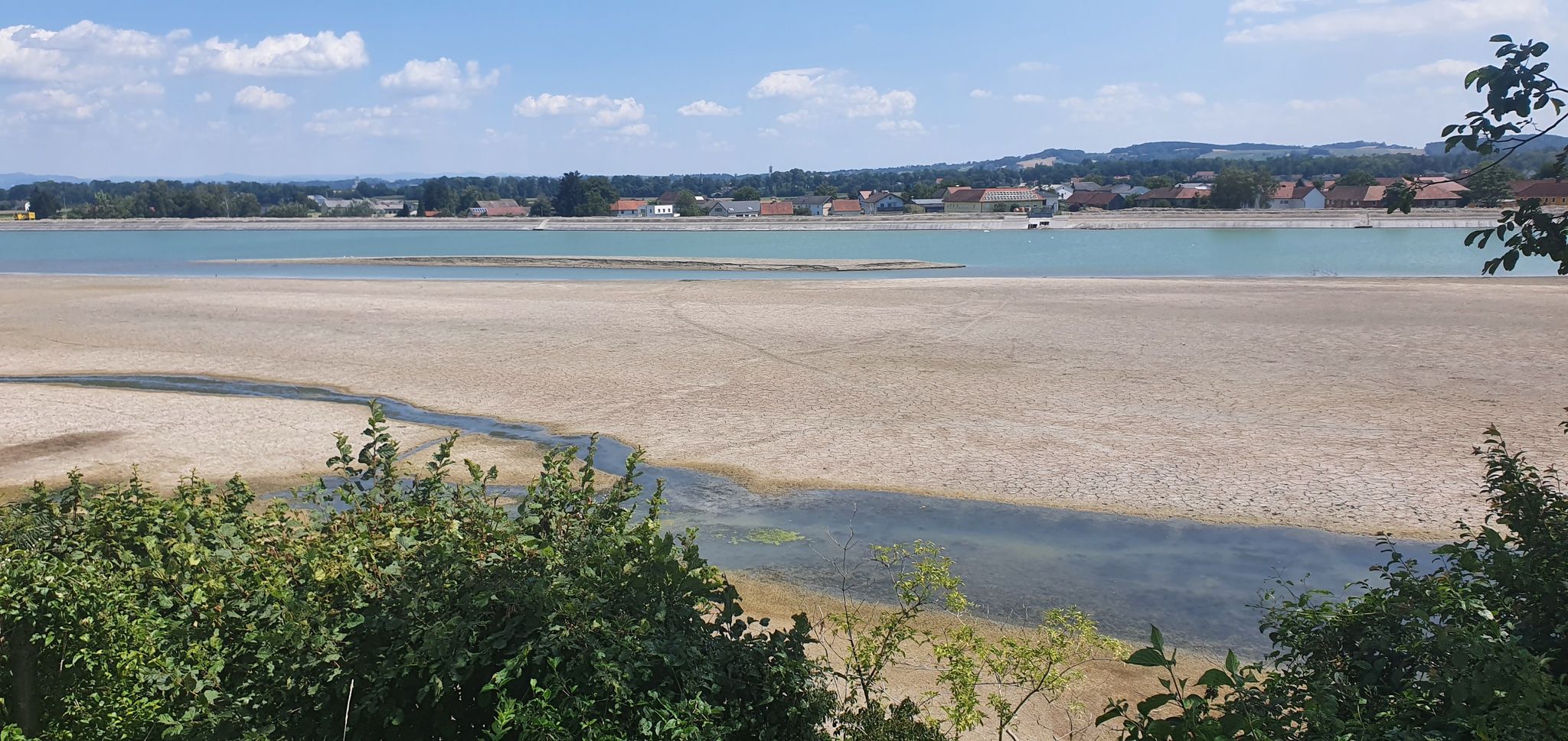 Sehr wenig Wasser im Staubecken