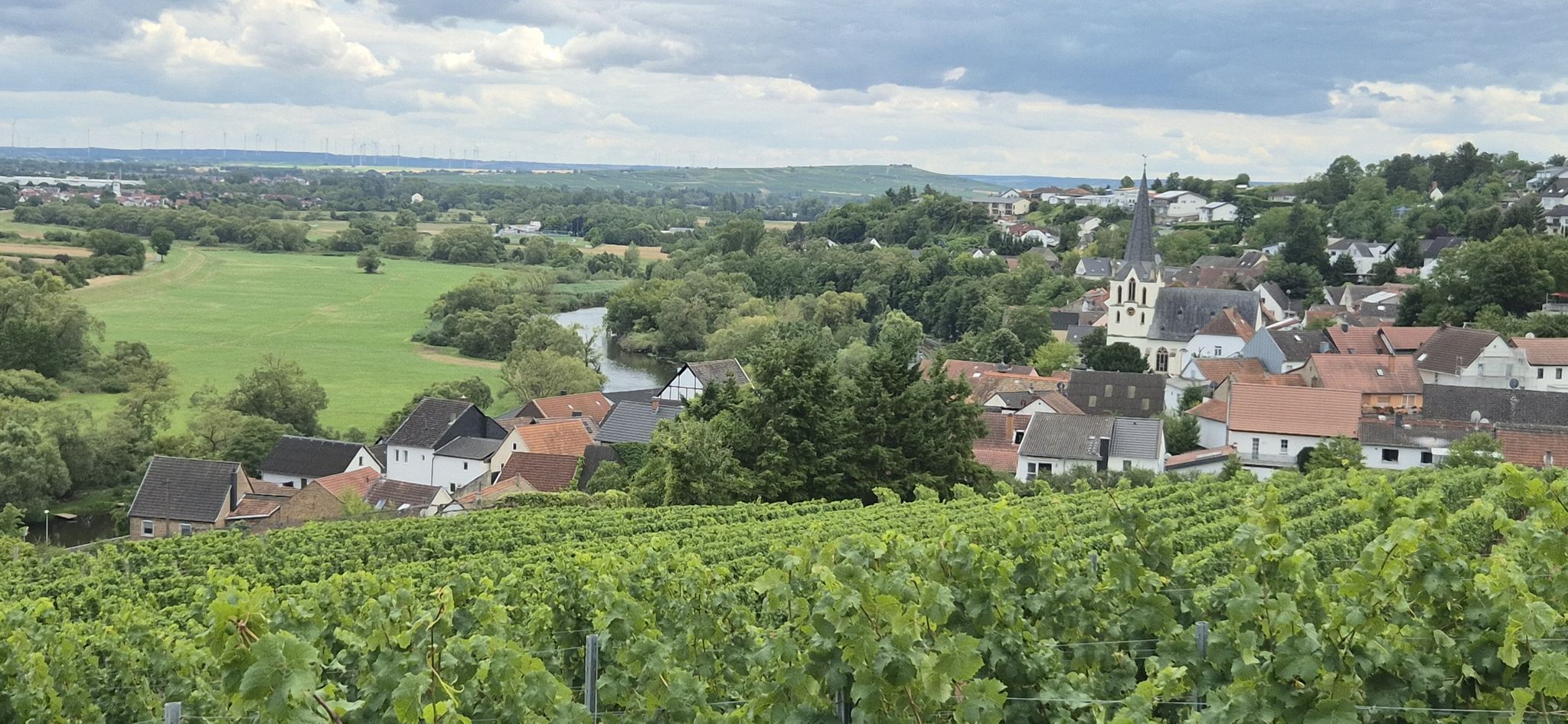 Laubenheim mit ev. Pfarrkirche Mariae Heimsuchung