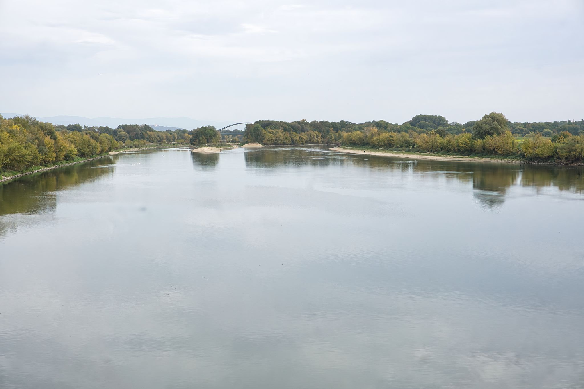 die Donau bei Straubing an der Schleuse