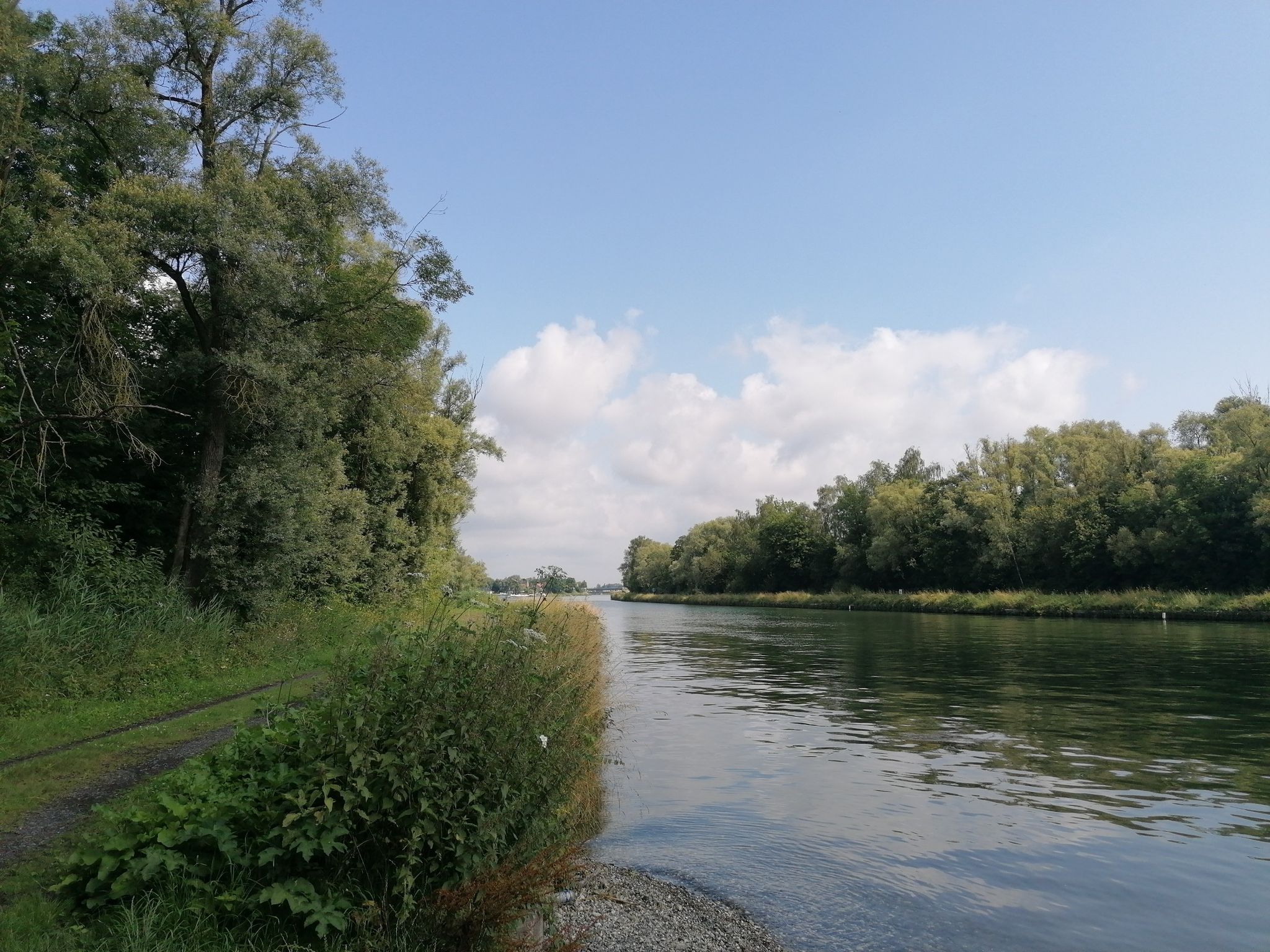 zicht op Canal du Nord vanuit Canal de la Sensee