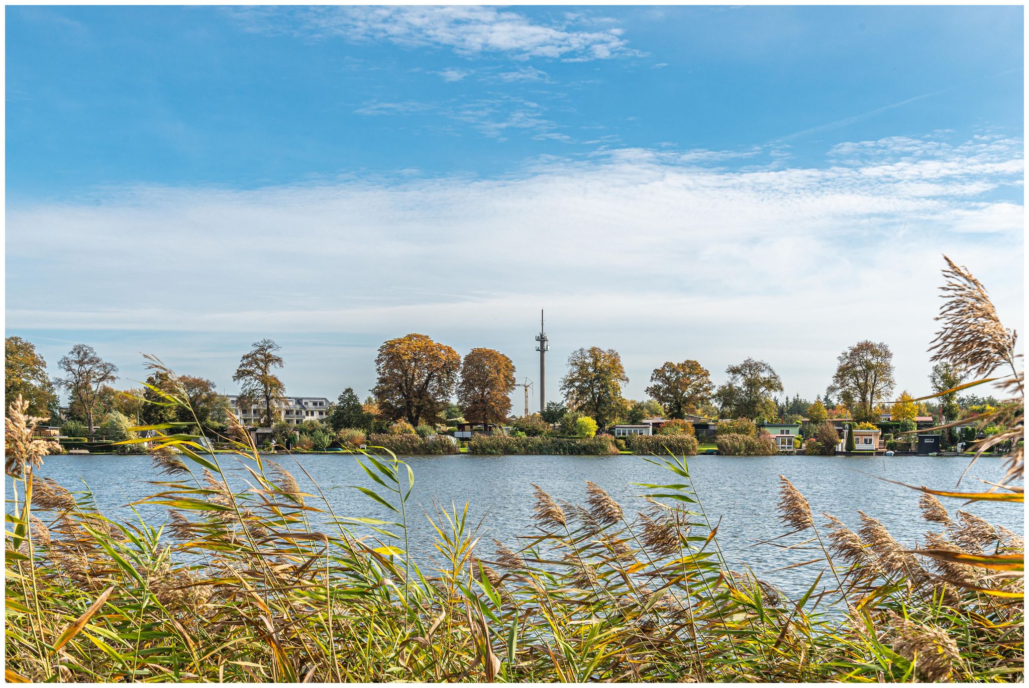 Melzer See und Sendemast in Waren-Ost