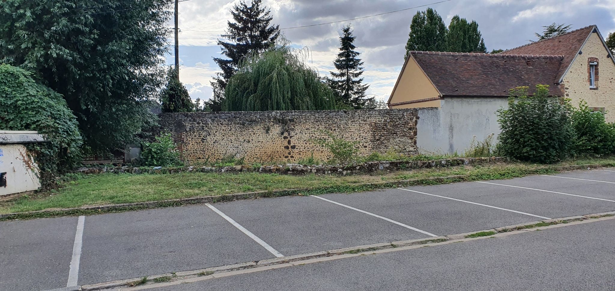 parking, route de Francheville