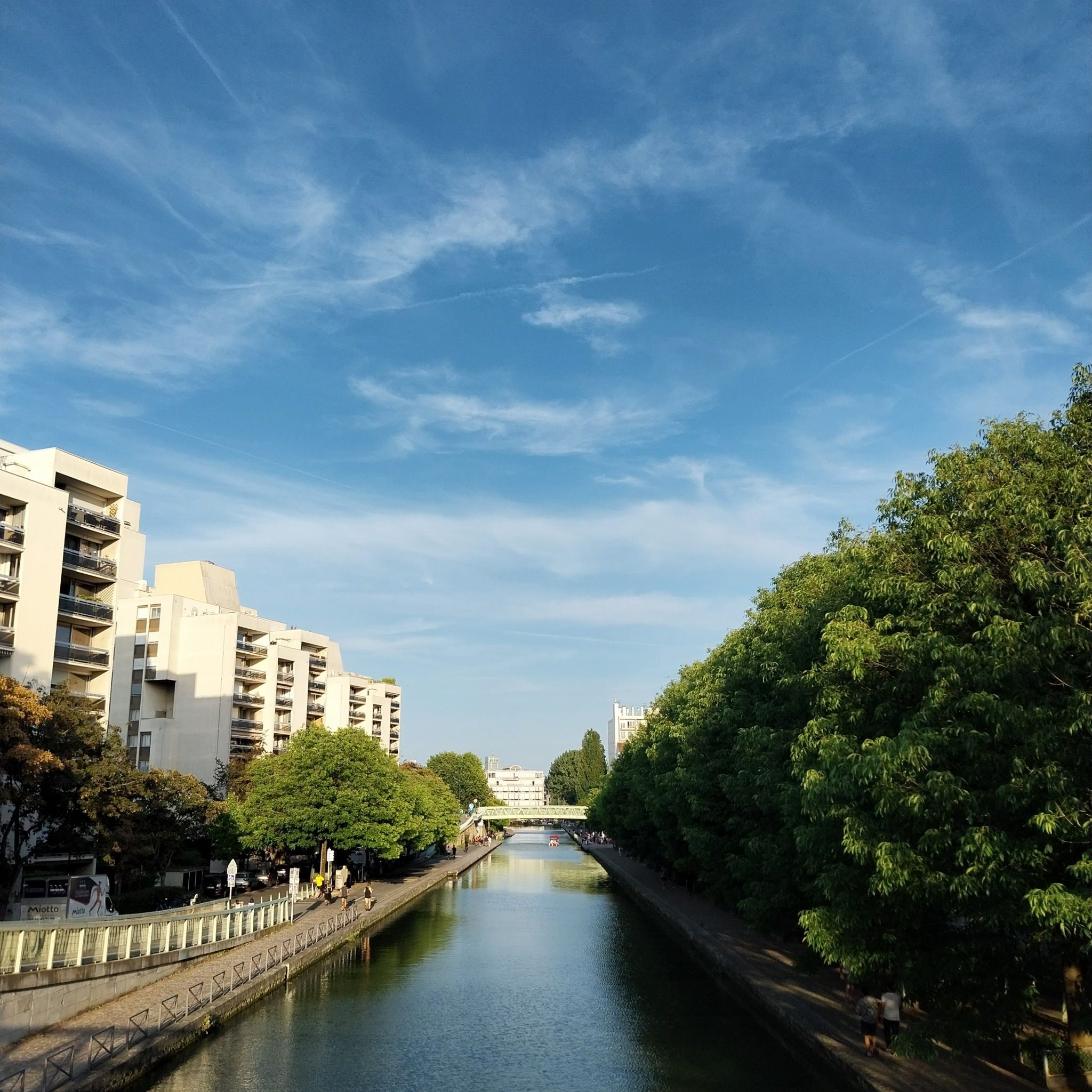 Canal de l'Ourcq - Vue de la Passerelle de l'hôtel de Ville