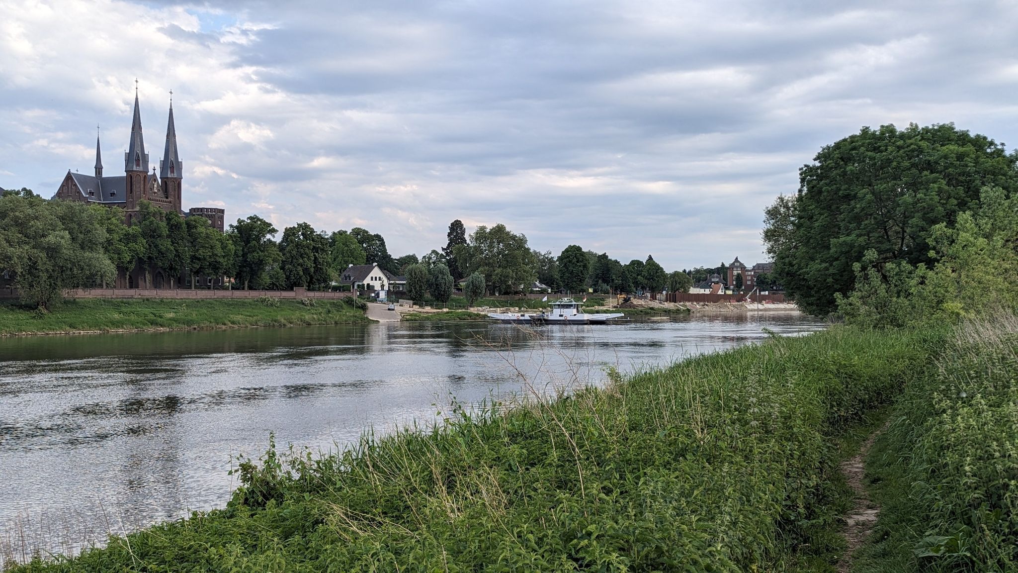 Schöner Singletrail bis zum Fähranleger