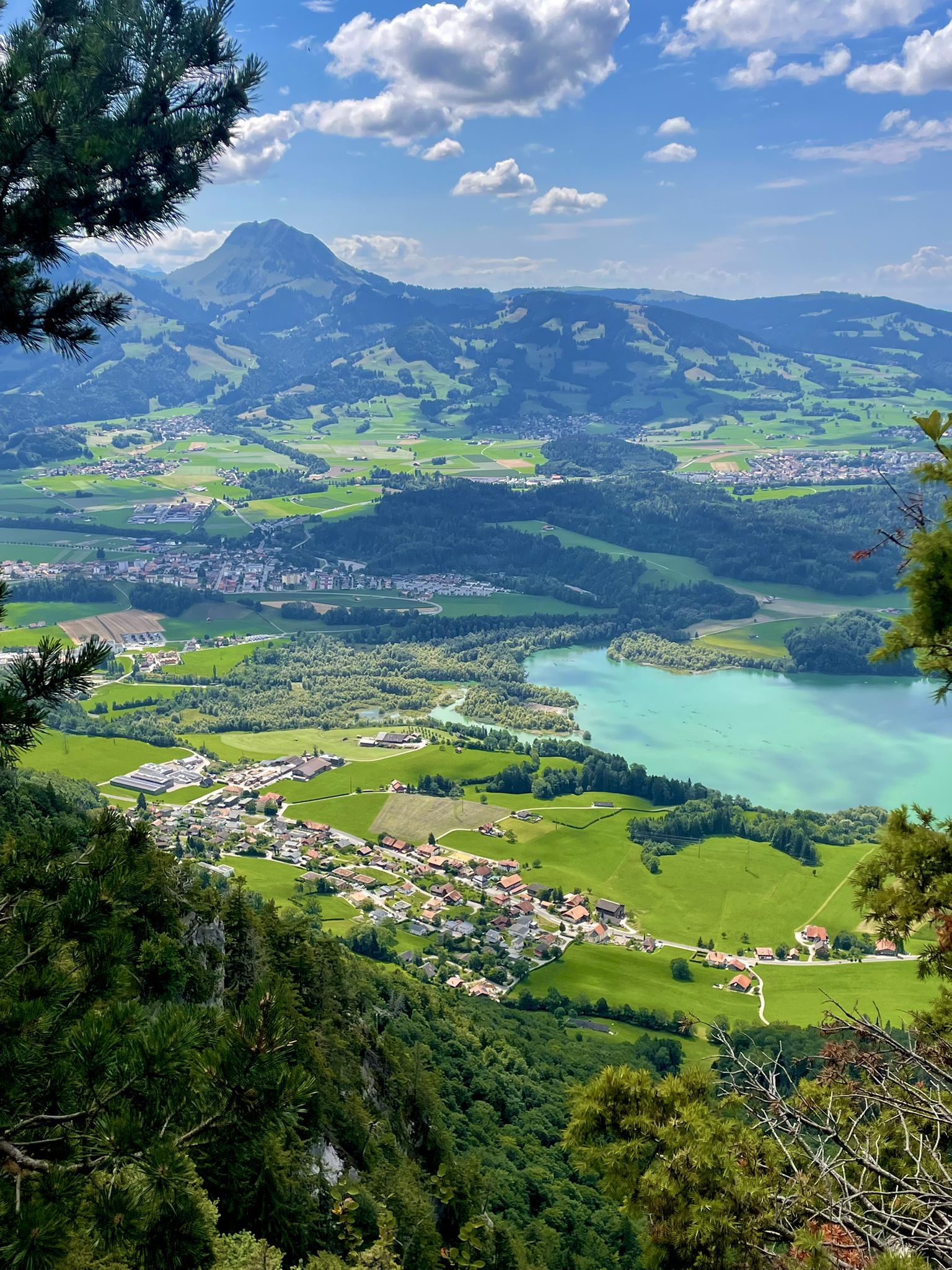 In das Dorf da unten (Botterens) sollten wir!