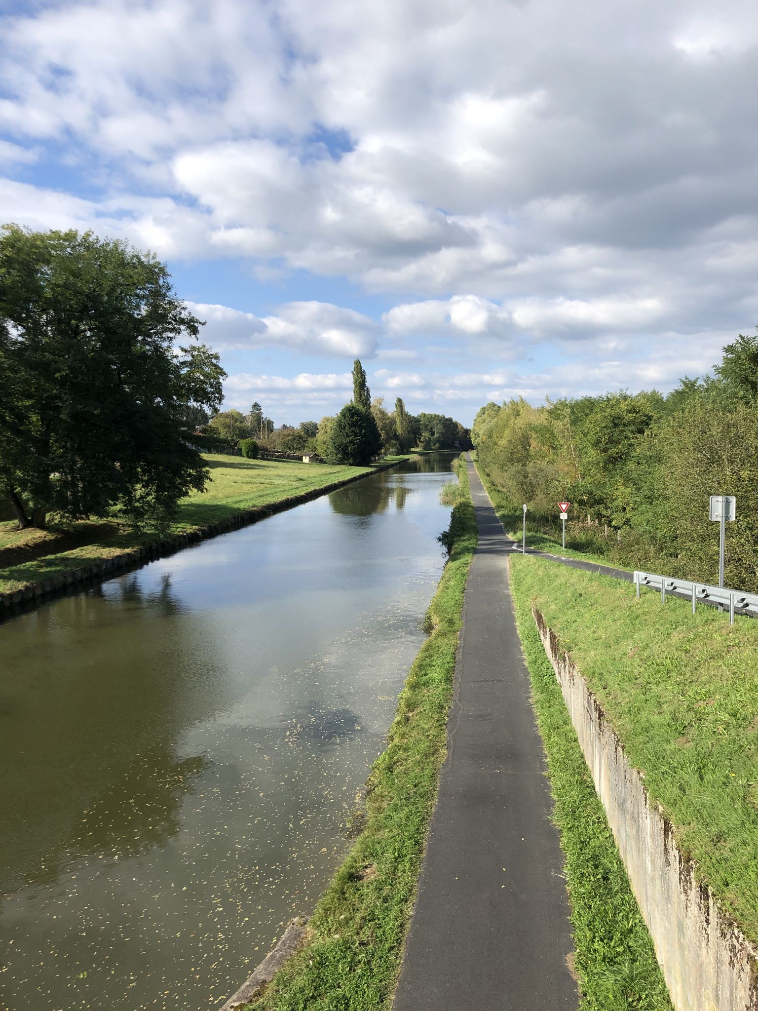 Weiter am Kanal nach Saaralben 
