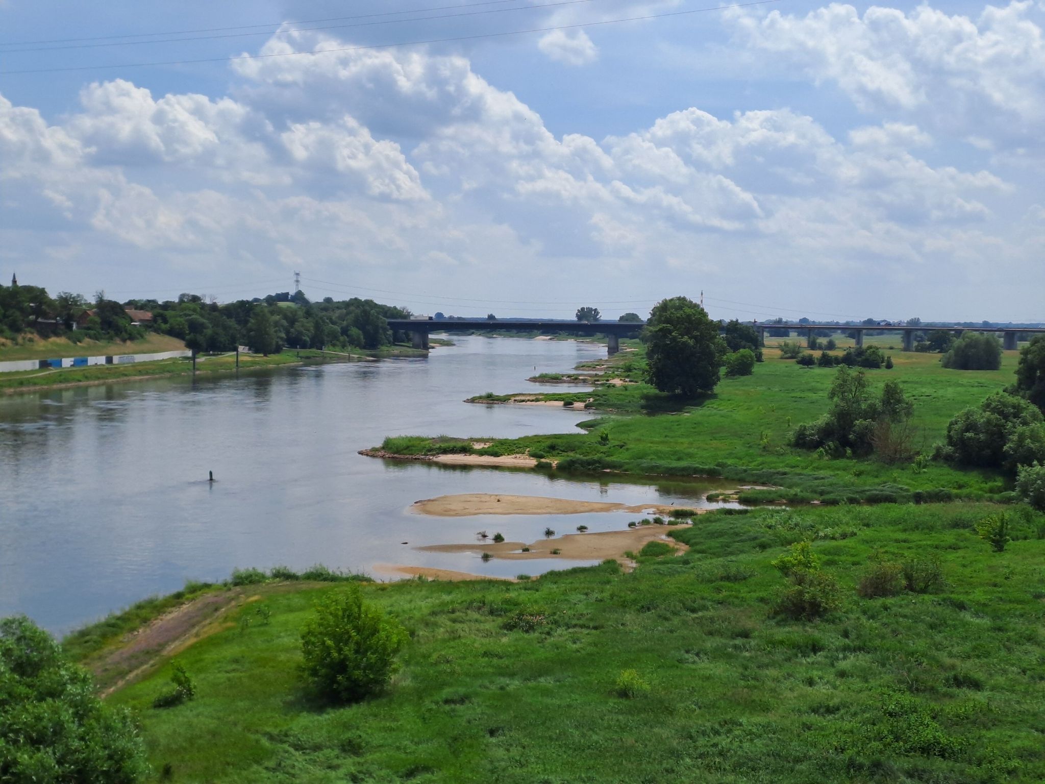 Elbe und A2-Autobahnbrücke
