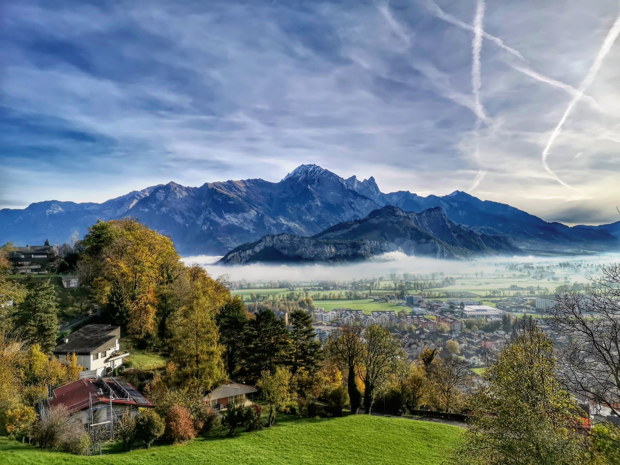 Blick über Sargans, Mitte Regitzer Spitz, hinten Falknis etc.
