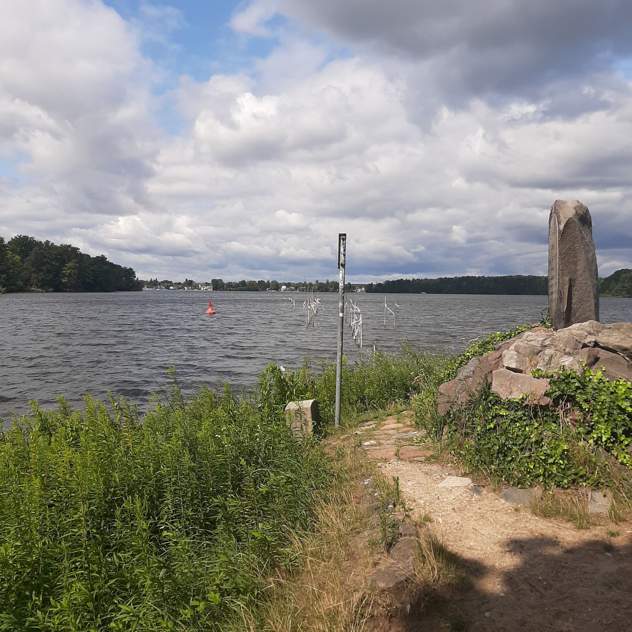Seddinsee, hier gehts nicht mehr weiter. Rechtsbogen und durch den Wald zurück