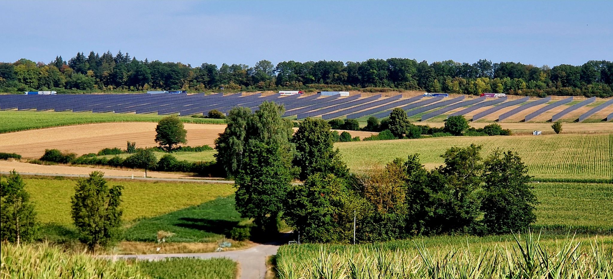 Der Bürger-Solarpark Kirchhardt an der A6