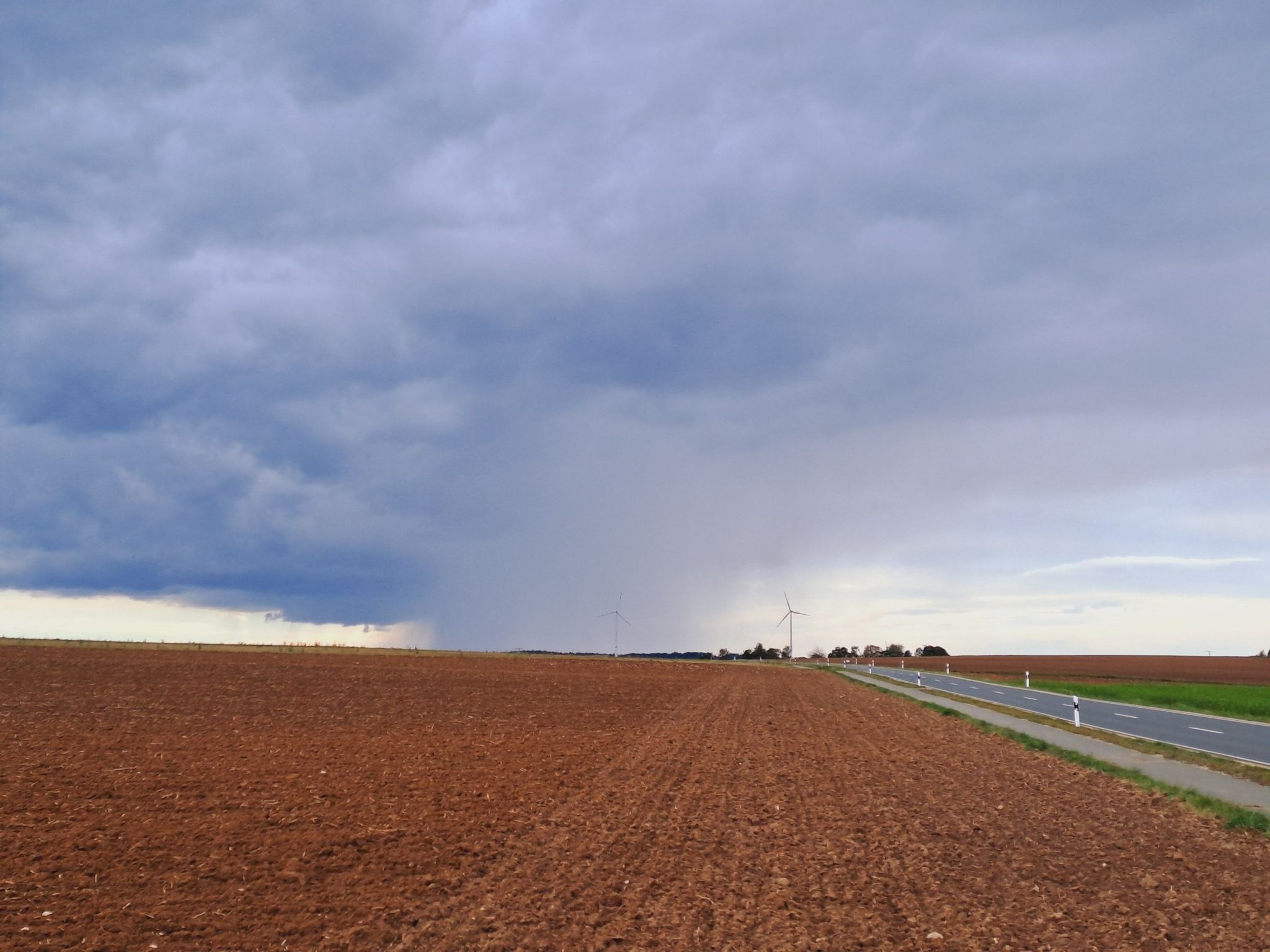 die Regenwolke schleicht sich langsam an