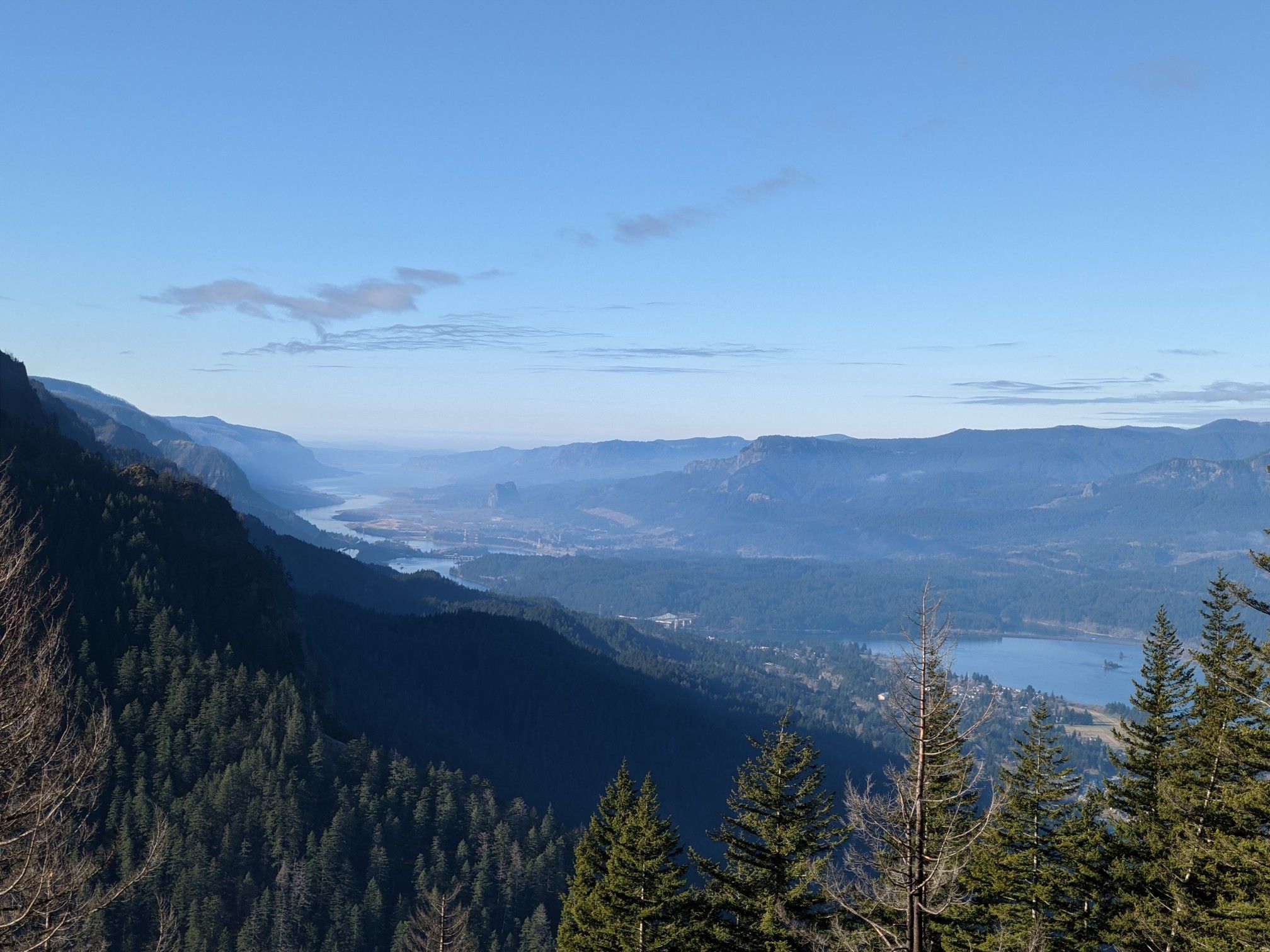 Sunny panoramic view of a wide valley with a river and distant mountains. - Indian Point via Herman Creek, Nick Eaton and Gorton Creek Loop