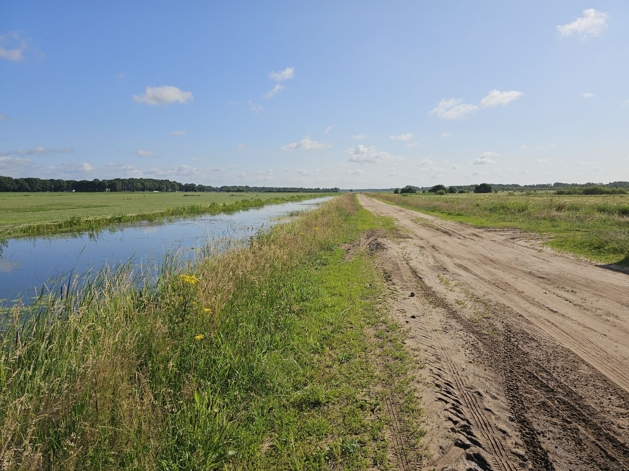 volg deze weg 2,6 km zegt Komoot.