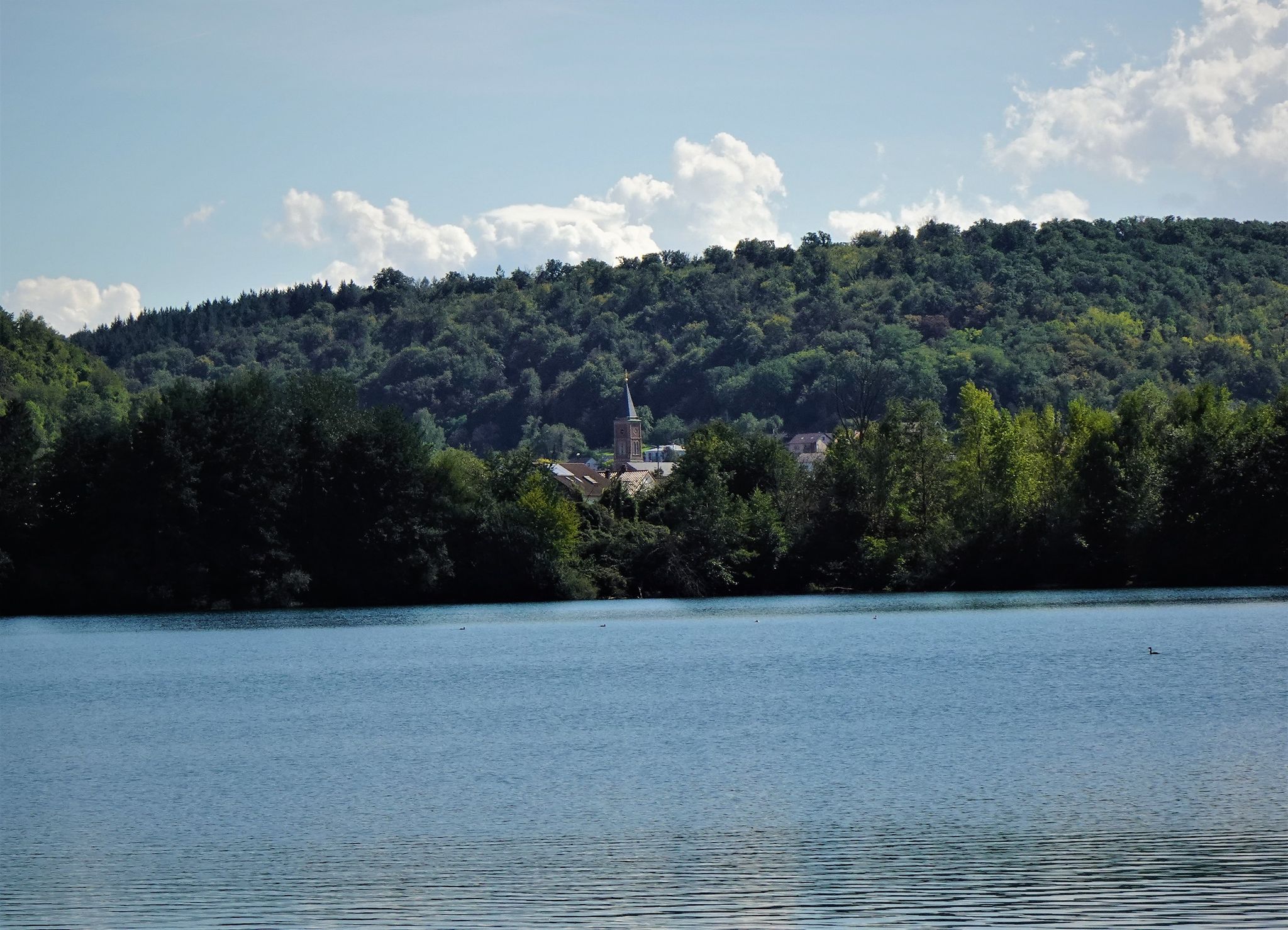 Badesee Untergrombach, Blick zum Ort
