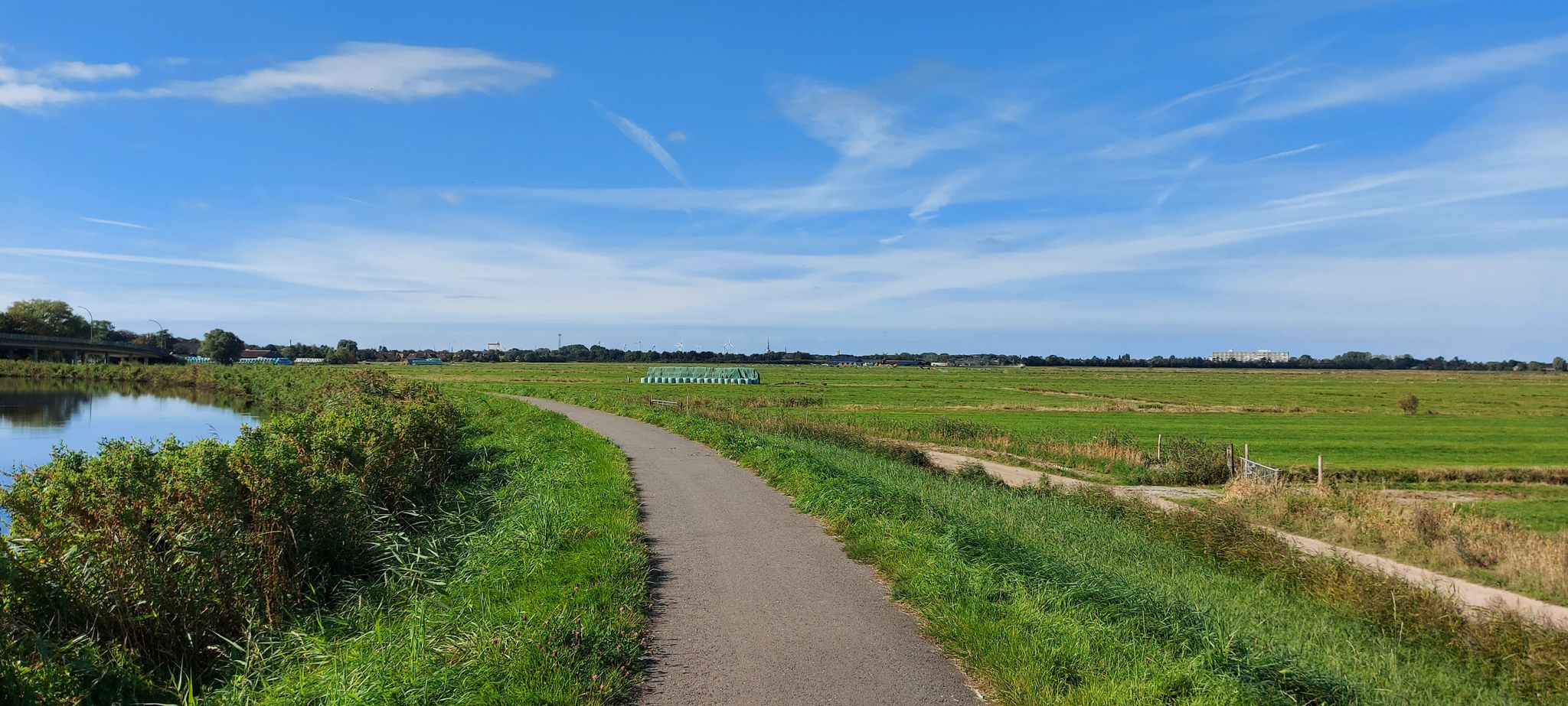 Am Ems-Jade-Kanal, Blickrichtung Emden